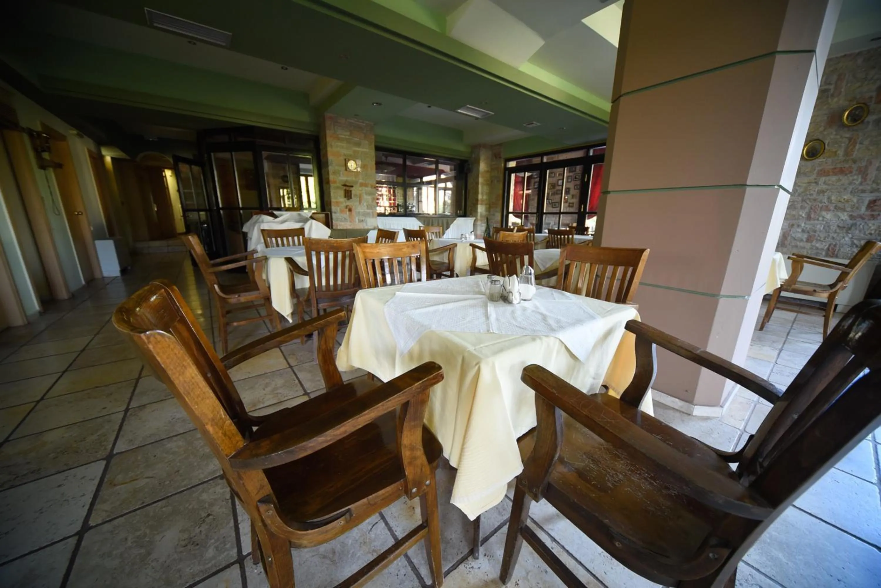 Area and facilities in Mont Helmos Hotel