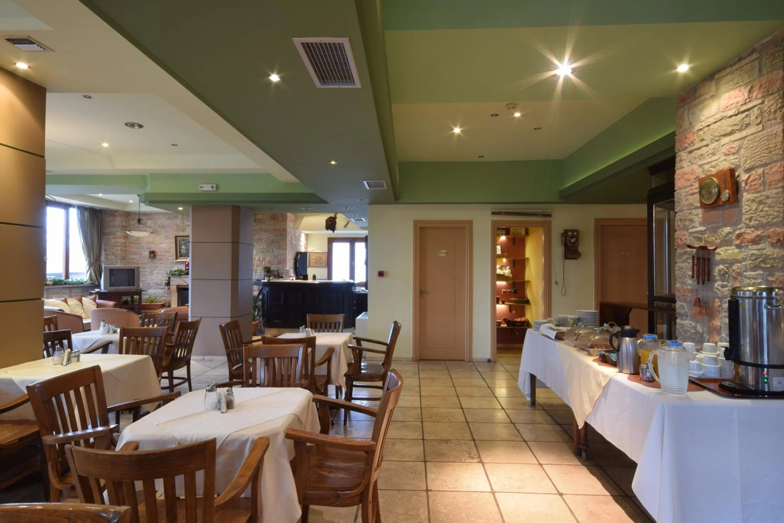 Area and facilities in Mont Helmos Hotel