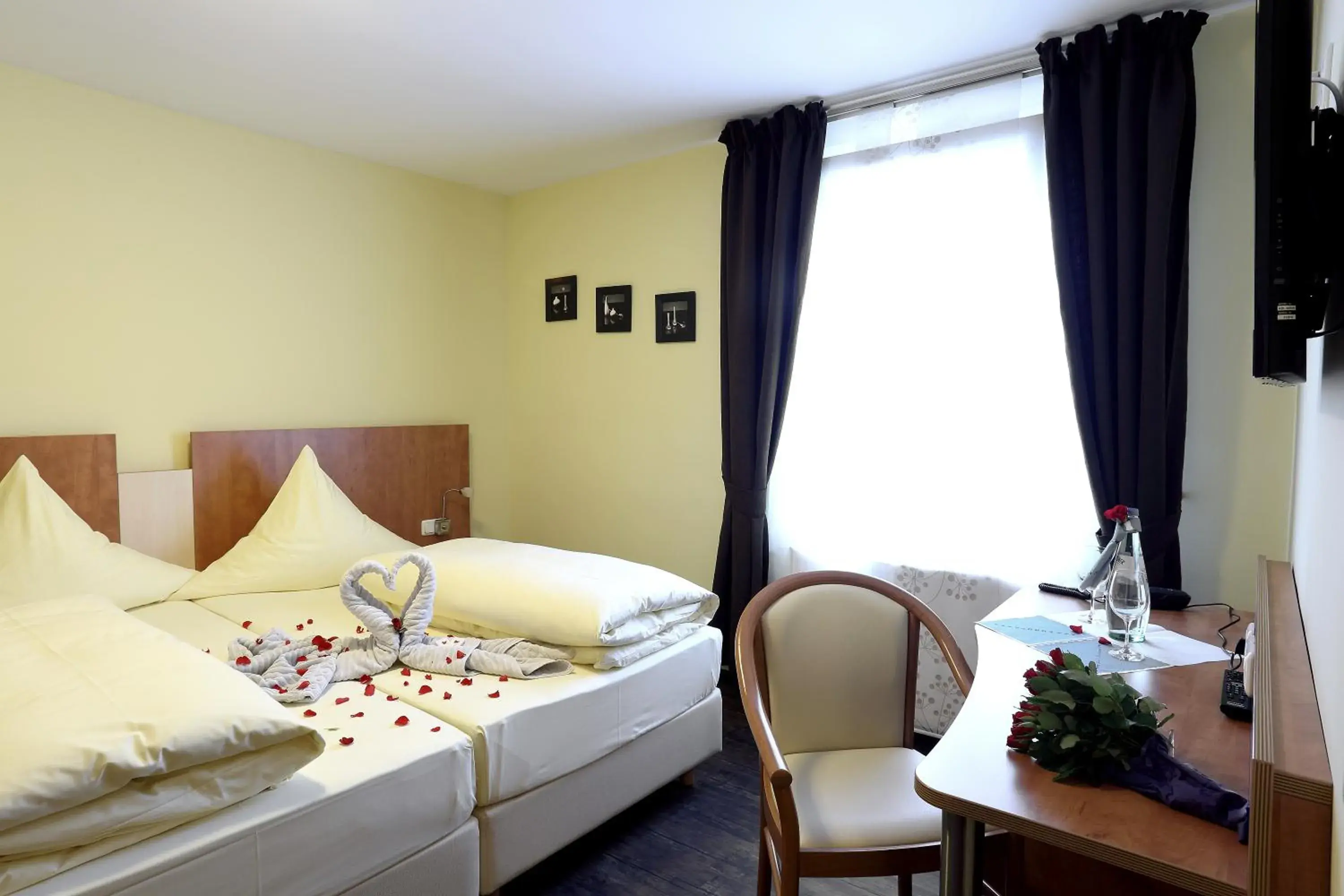 Standard Twin Room in Hotel Europa - Restaurant Standard Twin Room in Hotel Europa - Restaurant