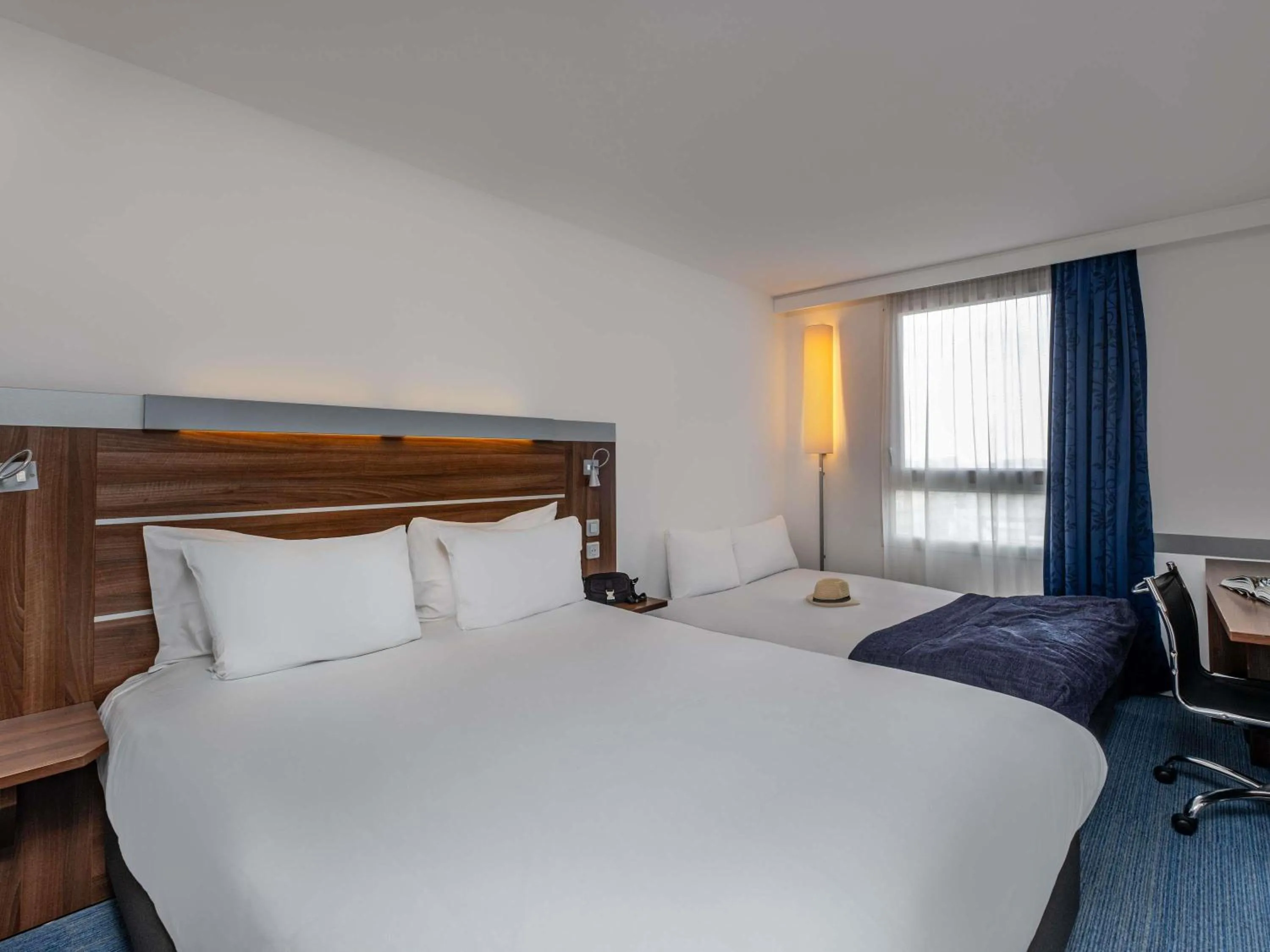 Bedroom, Bed in Hôtel Marseille Centre Gare Saint-Charles