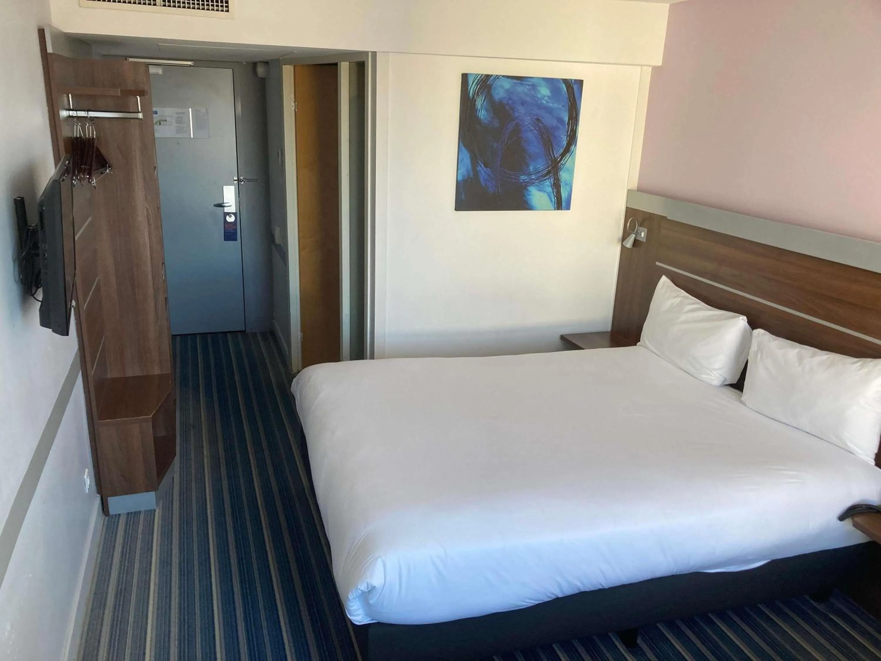 Bedroom, Bed in Hôtel Marseille Centre Gare Saint-Charles