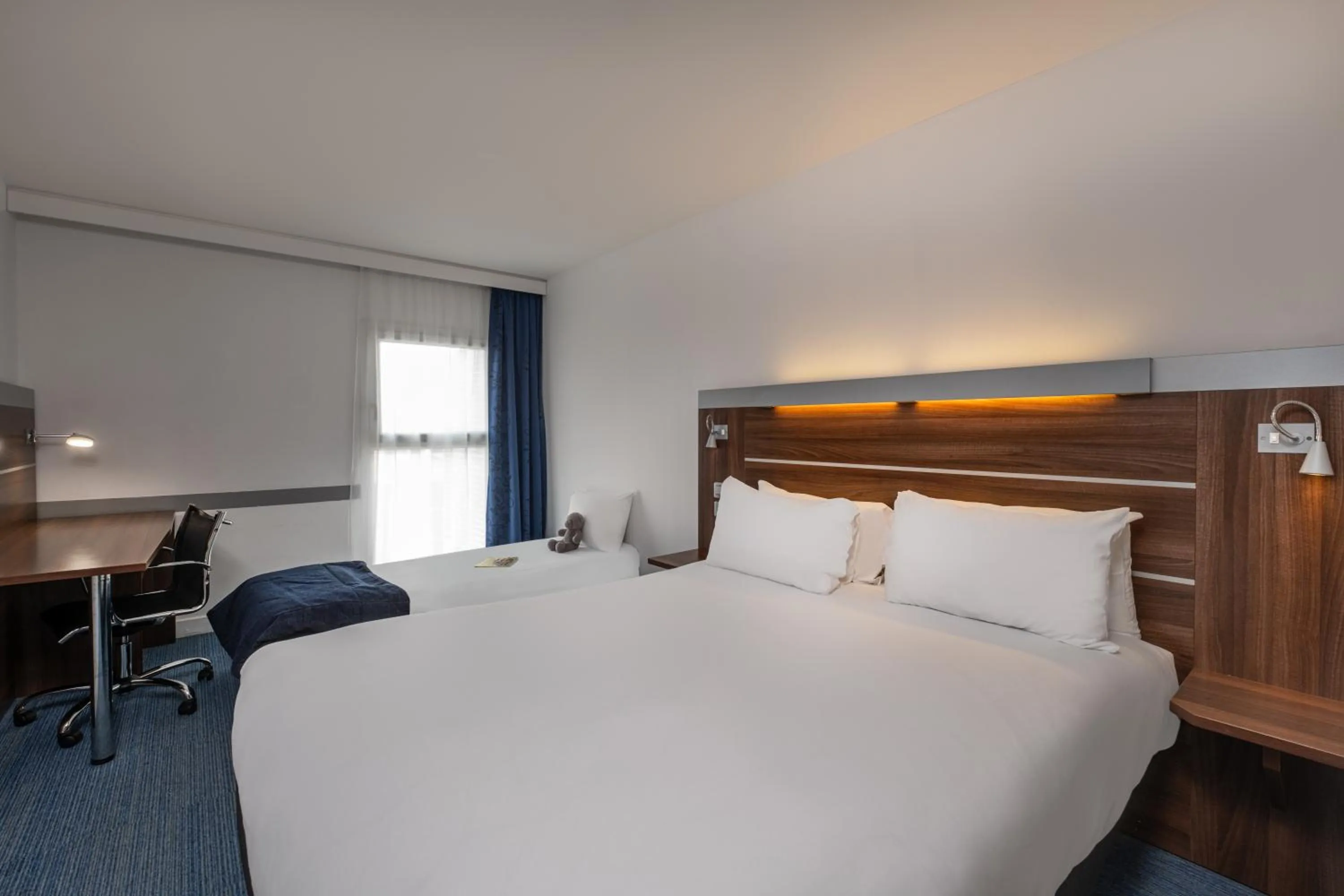 Property building, Bed in Hôtel Marseille Centre Gare Saint-Charles