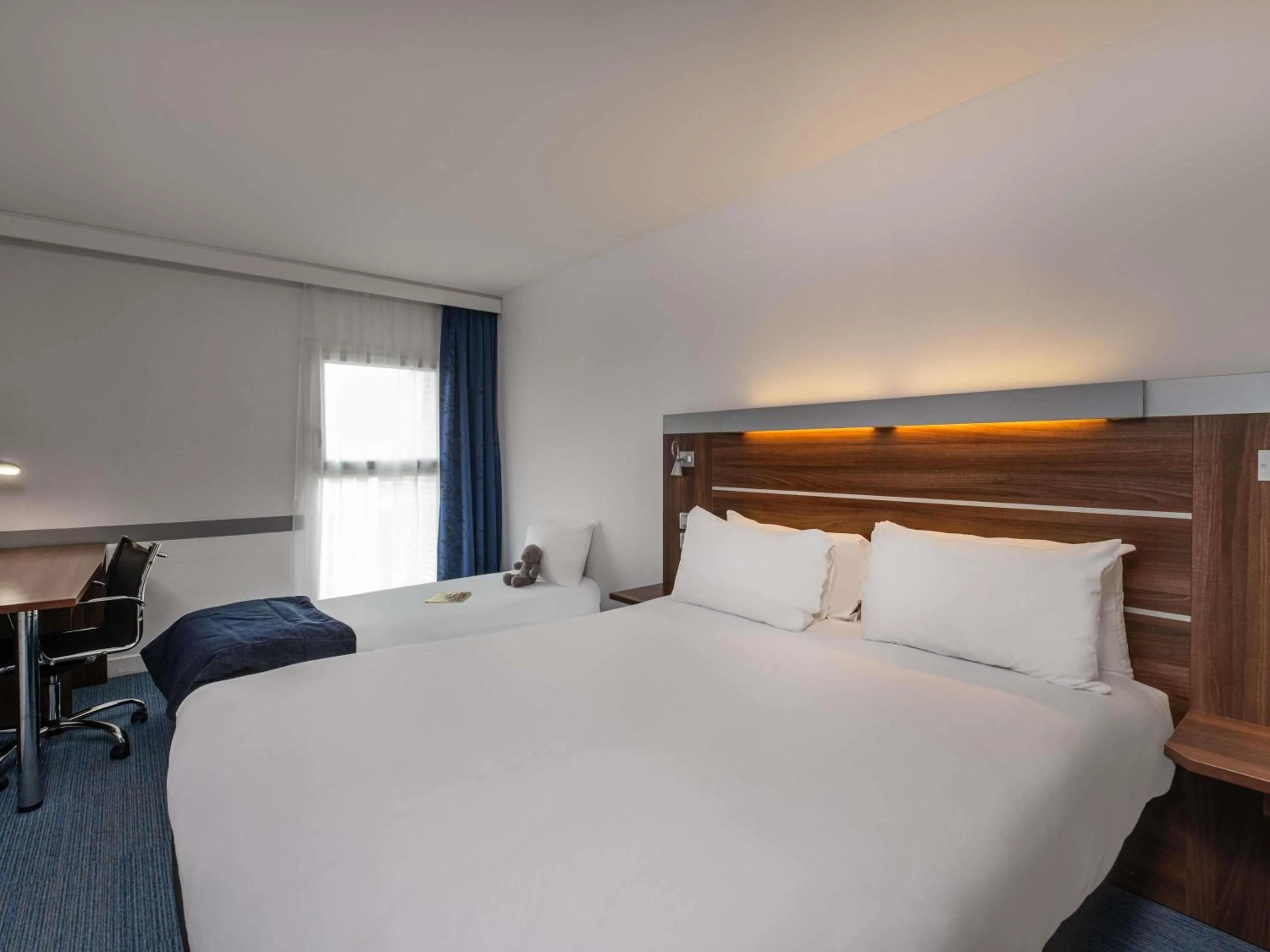 Bedroom, Bed in Hôtel Marseille Centre Gare Saint-Charles