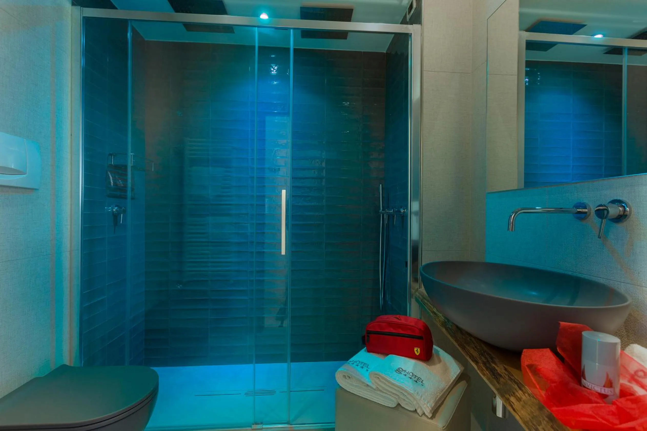 Shower in Hotel Ghirlandina