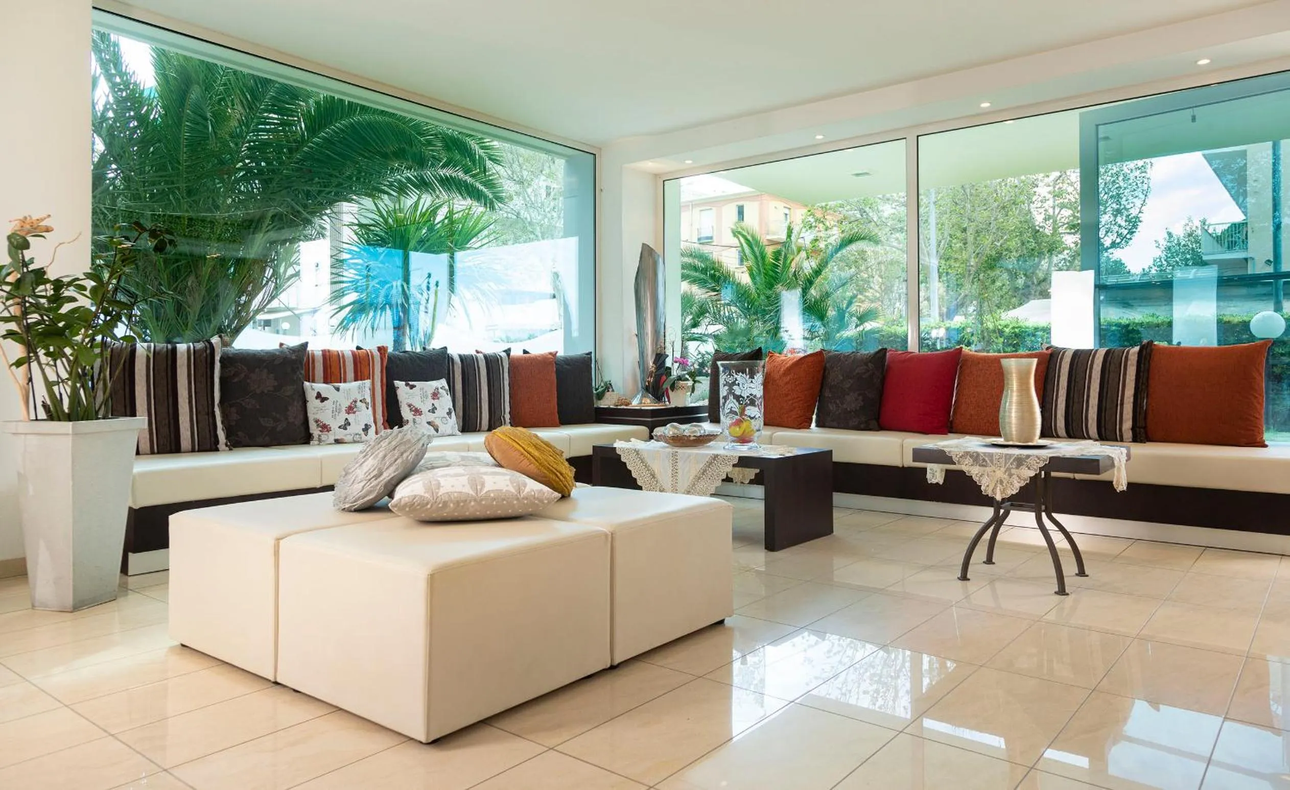 Communal lounge/ TV room in Hotel Ghirlandina