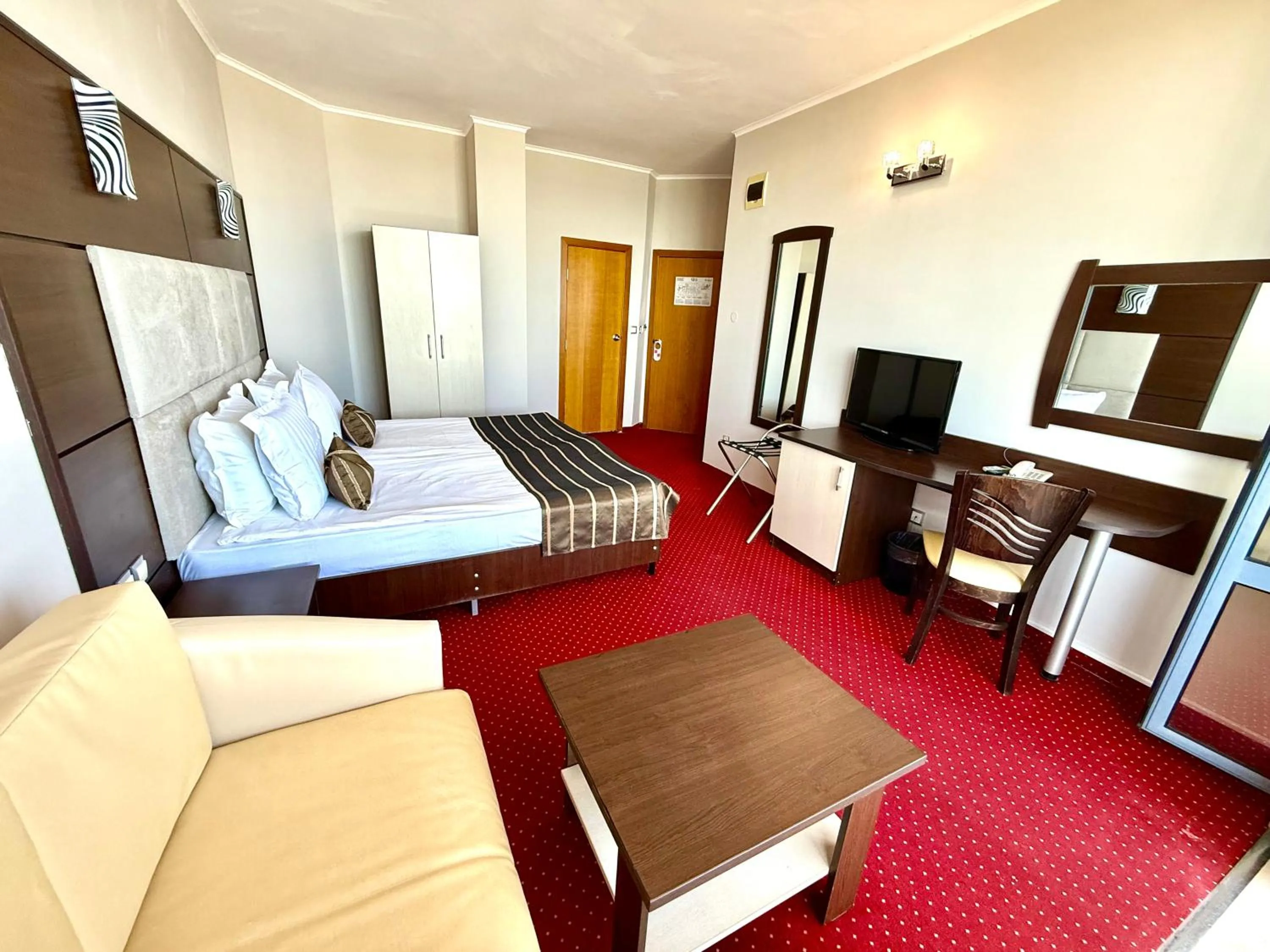 TV and multimedia, Bed in Hotel Rеgina - Golden Sands All Inclusive