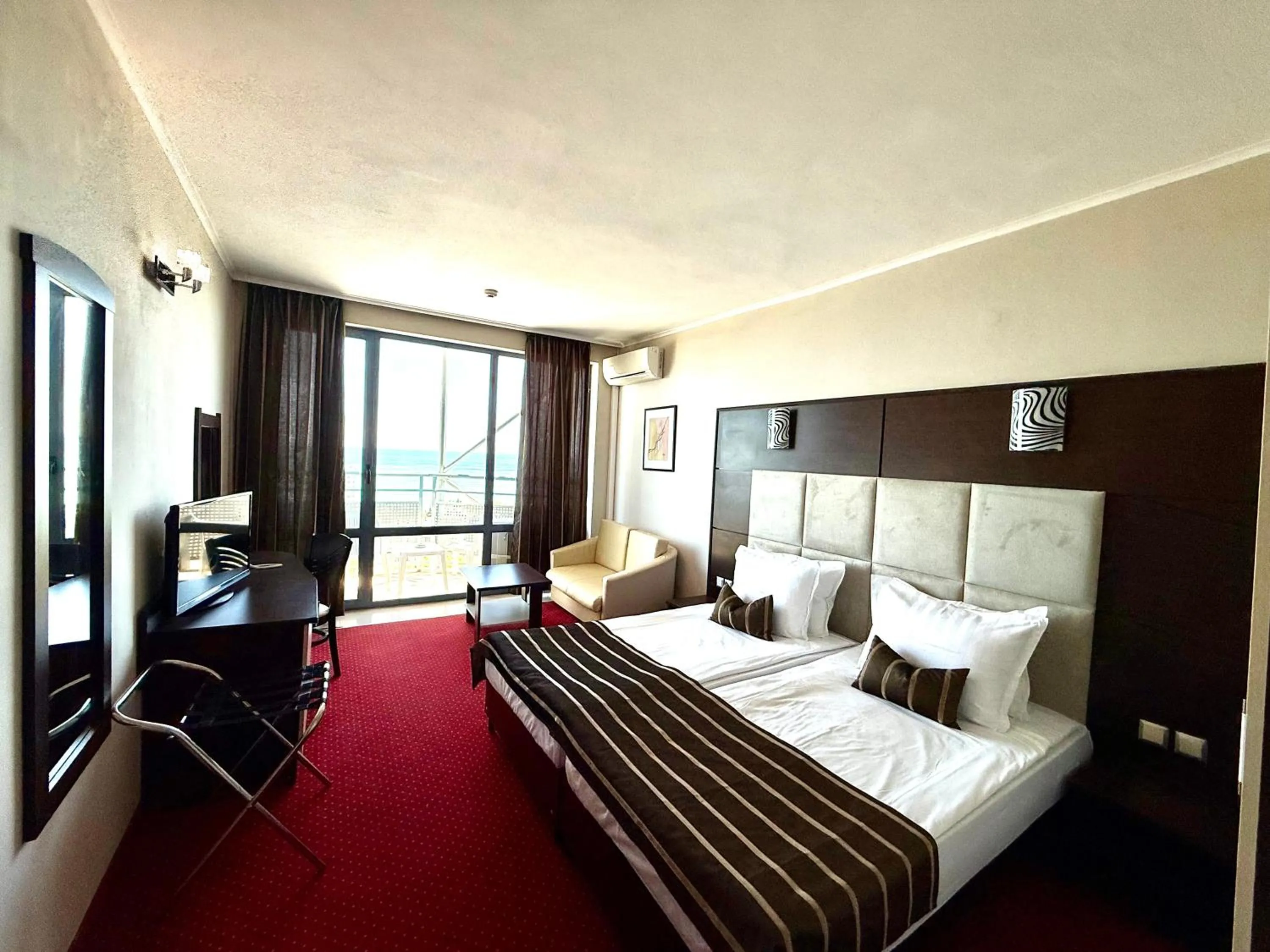 Photo of the whole room, Bed in Hotel Rеgina - Golden Sands All Inclusive