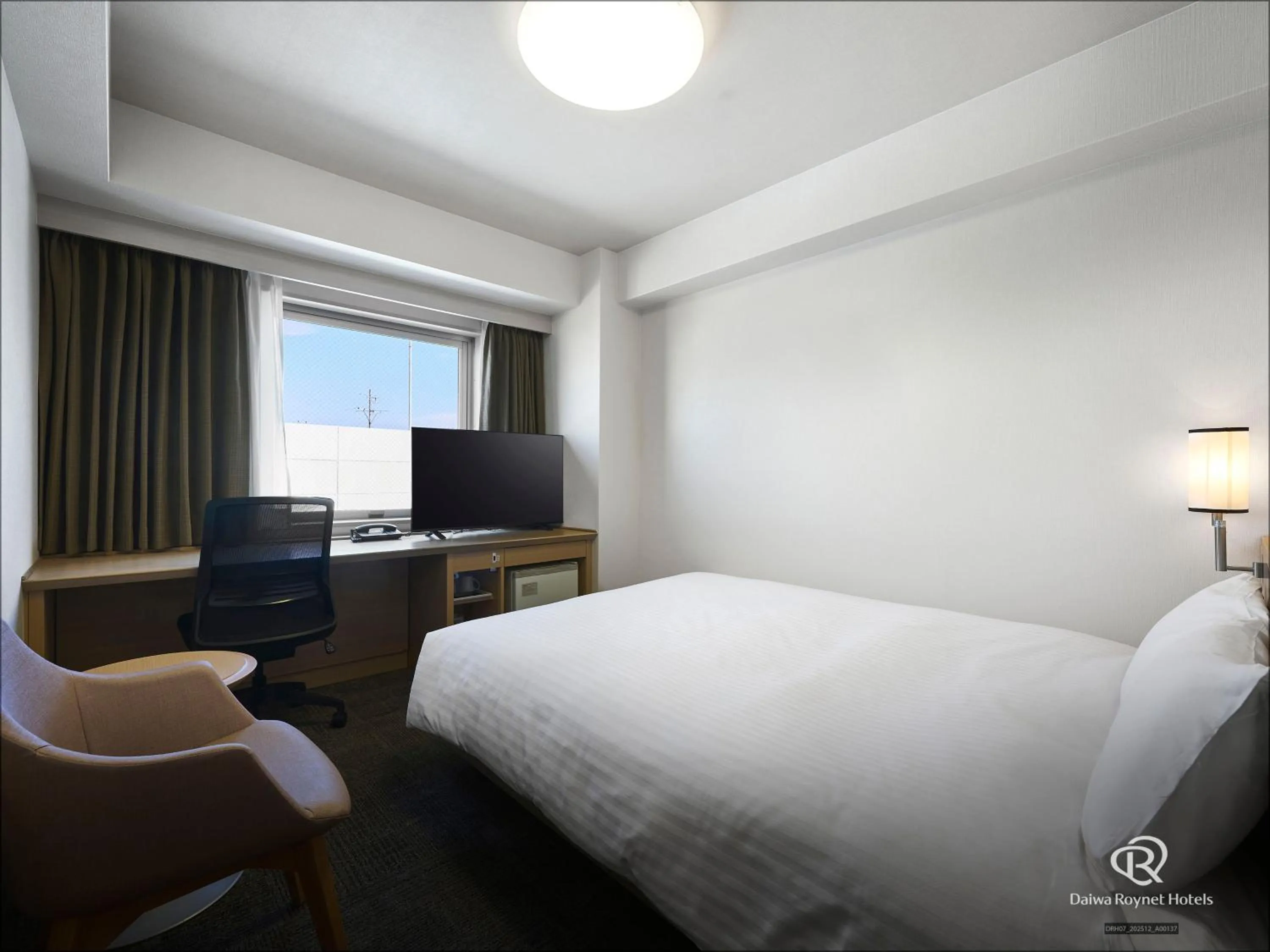 Photo of the whole room, Bed in Daiwa Roynet Hotel Hakata-Gion