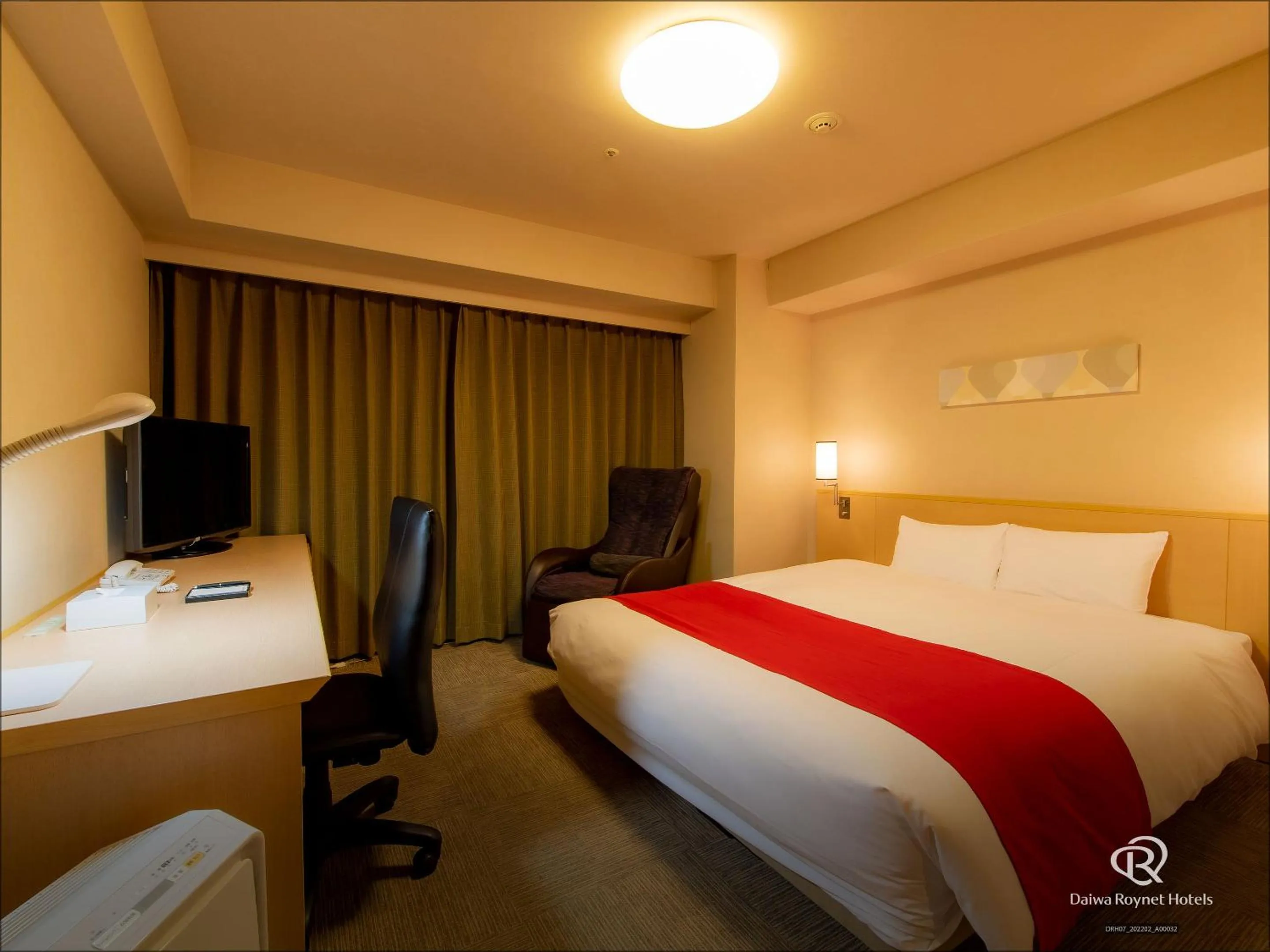 Bed in Daiwa Roynet Hotel Hakata-Gion