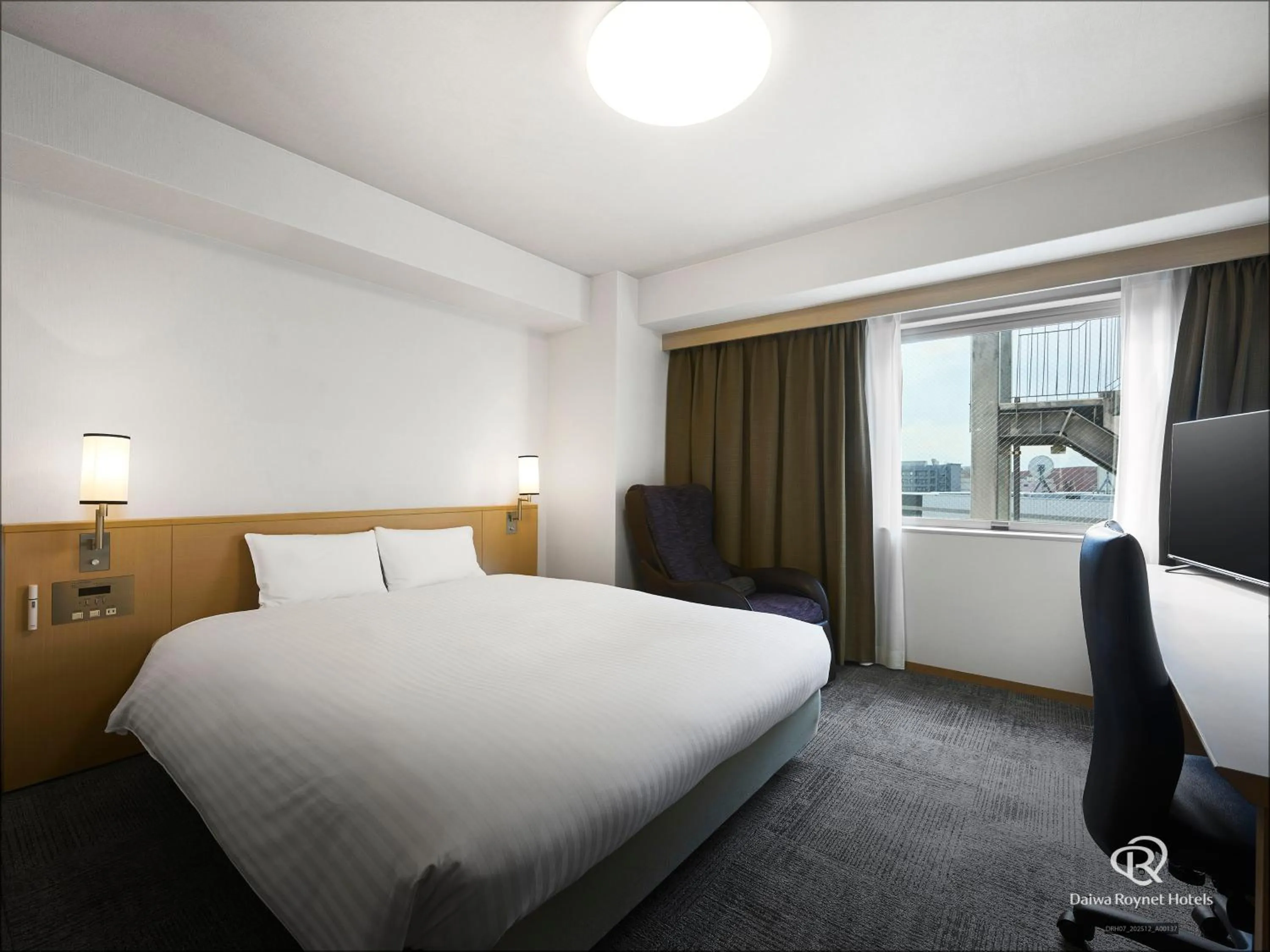 Photo of the whole room, Bed in Daiwa Roynet Hotel Hakata-Gion