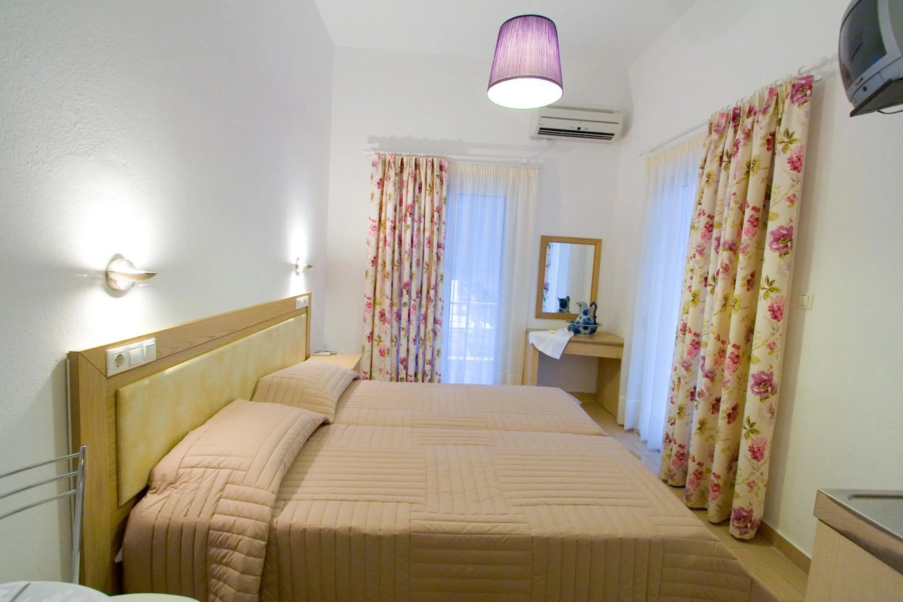 Bedroom in Evita's Studios