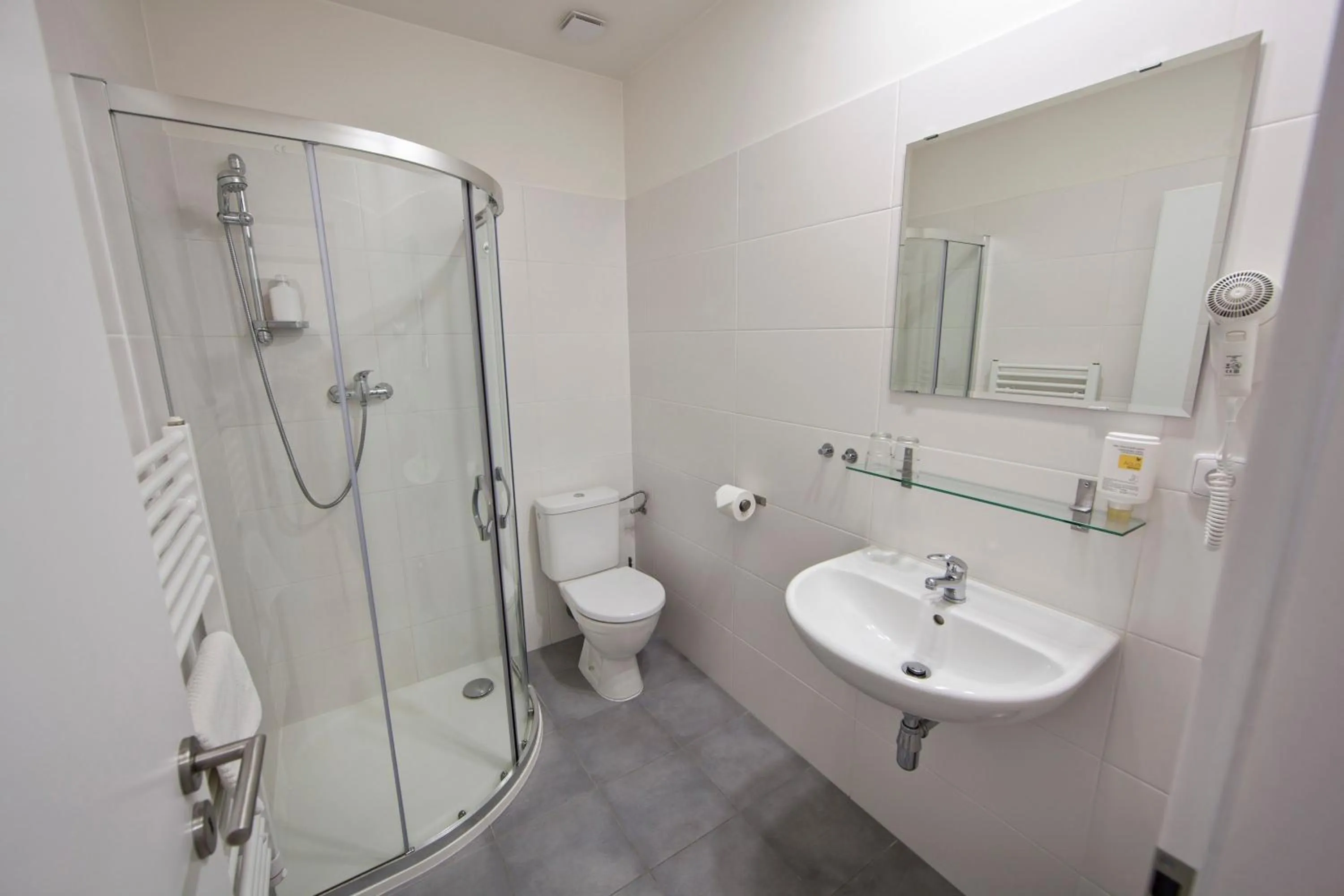 Shower in Rozmaryn Rooms & Apartments