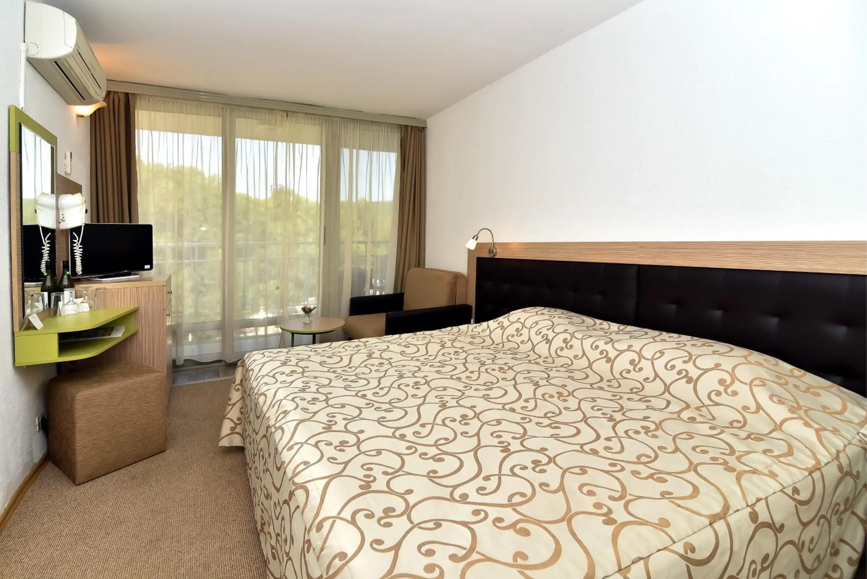 Twin Room with Park View in Hotel Nona Twin Room with Park View in Hotel Nona