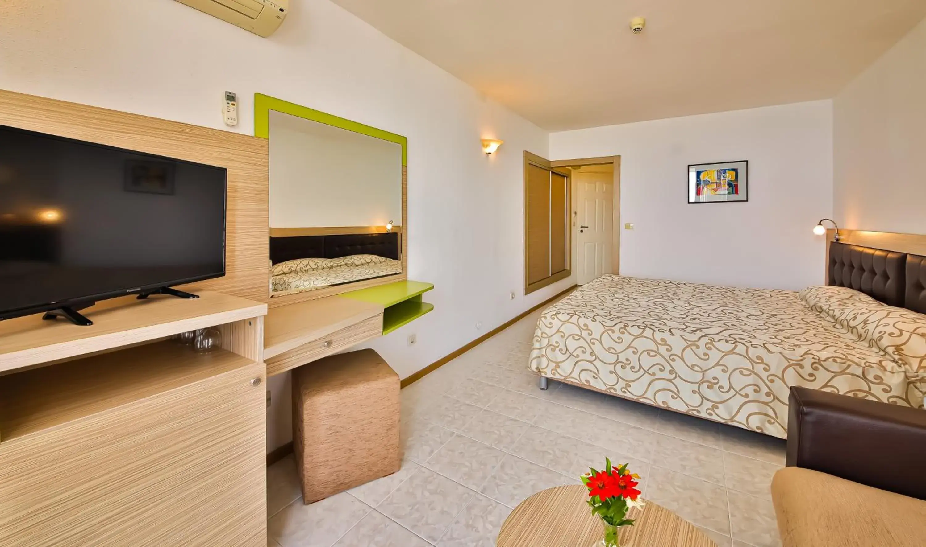 Twin Room with Park View in Hotel Nona Twin Room with Park View in Hotel Nona