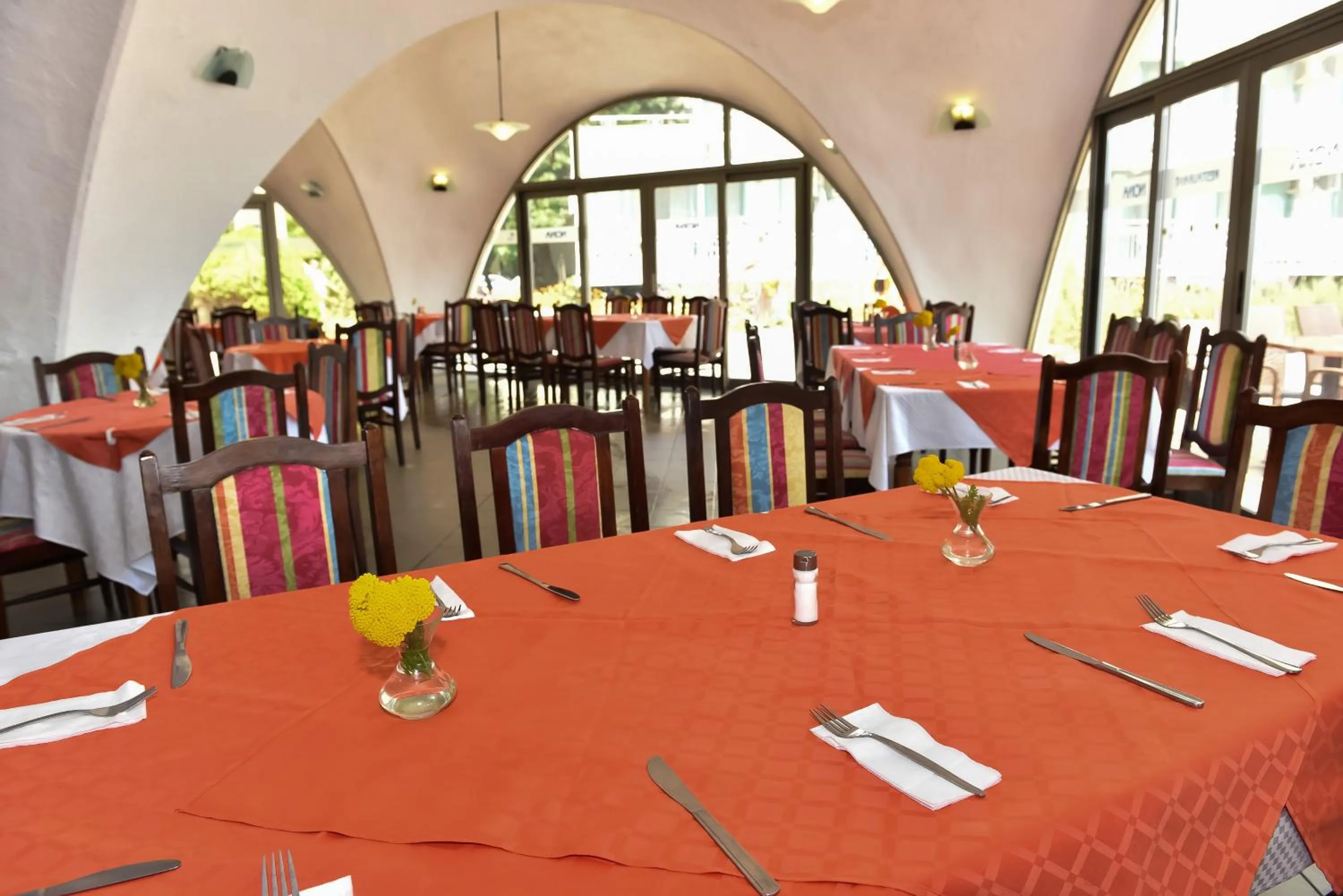 Restaurant/places to eat in Hotel Nona