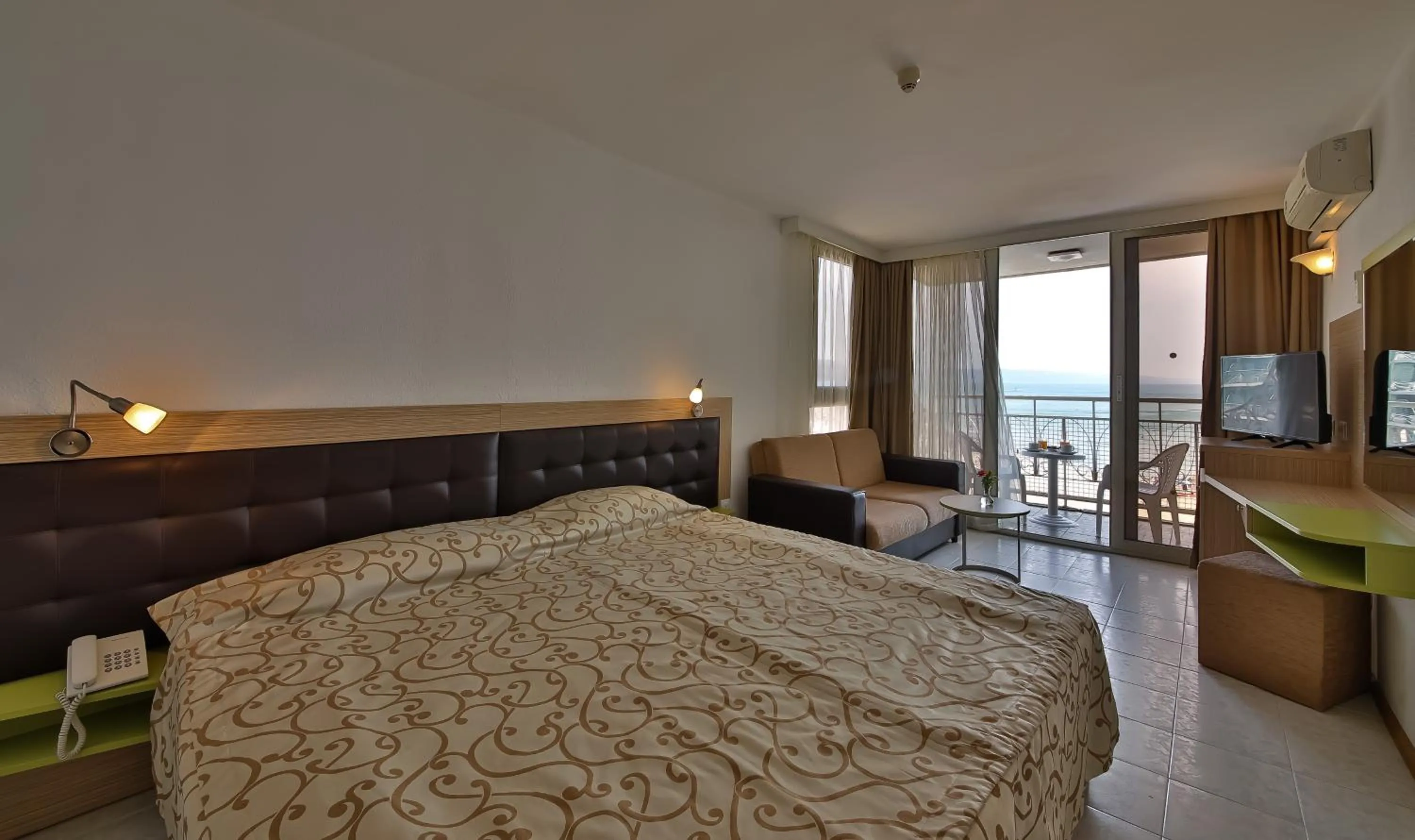 Bedroom, Bed in Hotel Nona