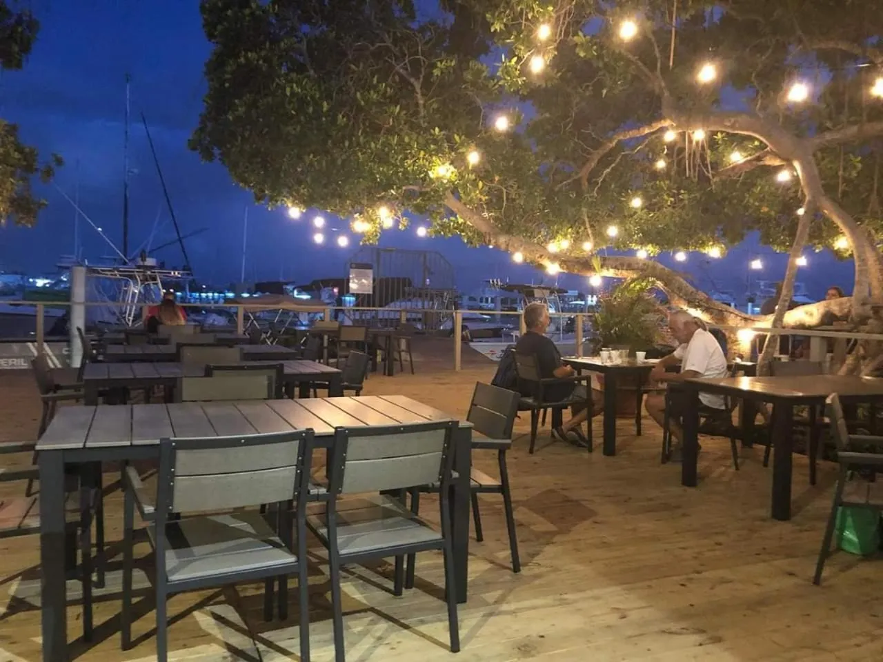 Restaurant/places to eat in Marina de Salinas