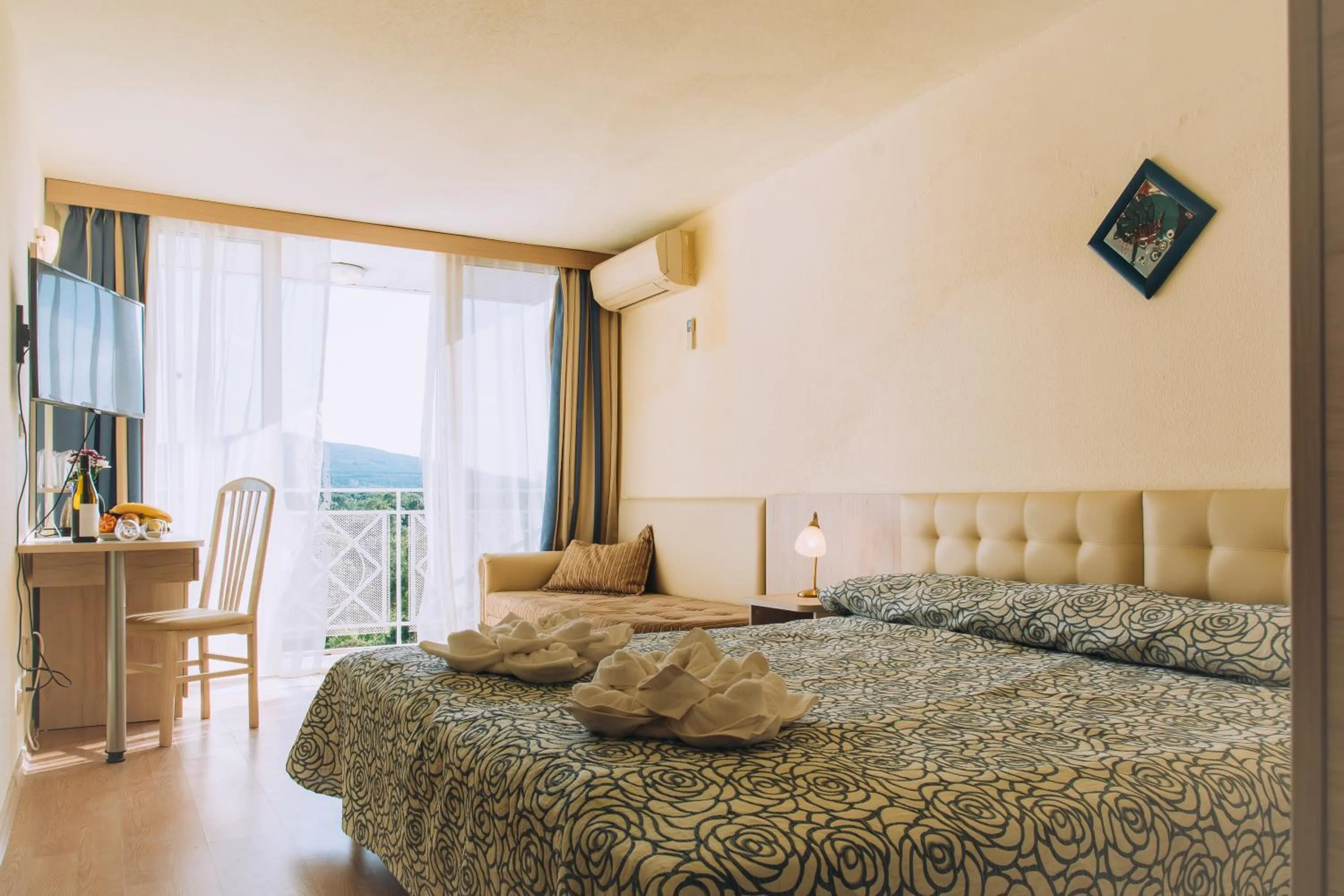 hair dresser, Bed in Hotel Mura