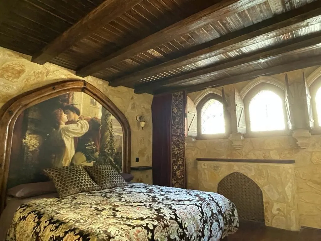 Bed in Auberge Toison d'Or