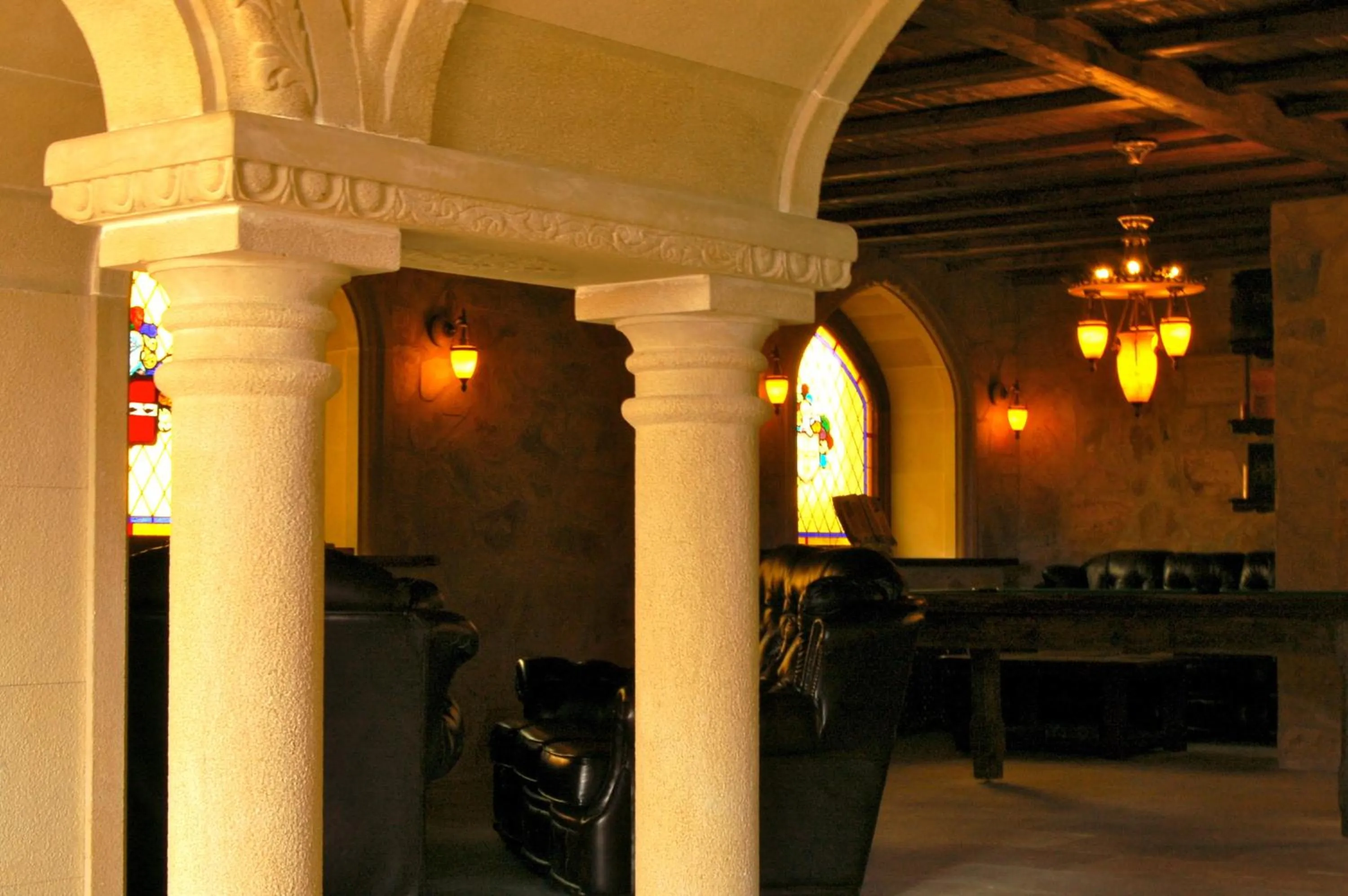 Communal lounge/ TV room in Auberge Toison d'Or