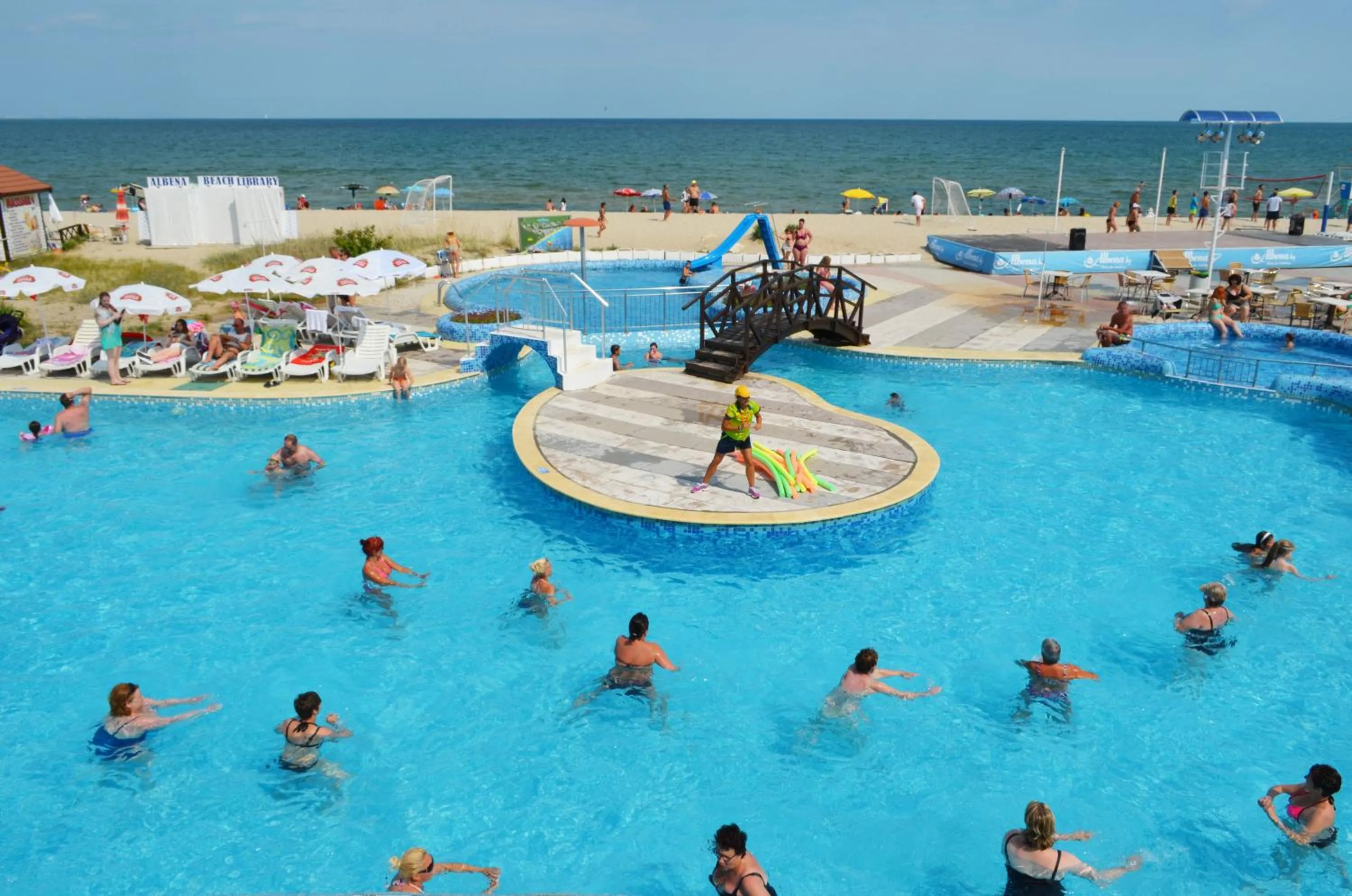 Swimming pool in Hotel Slavuna