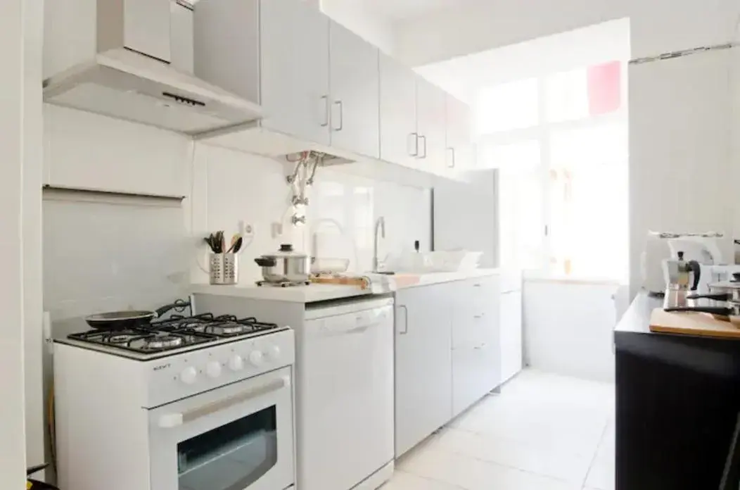 Single Room with Bathroom in Saldanha Avenida Single Room with Bathroom in Saldanha Avenida