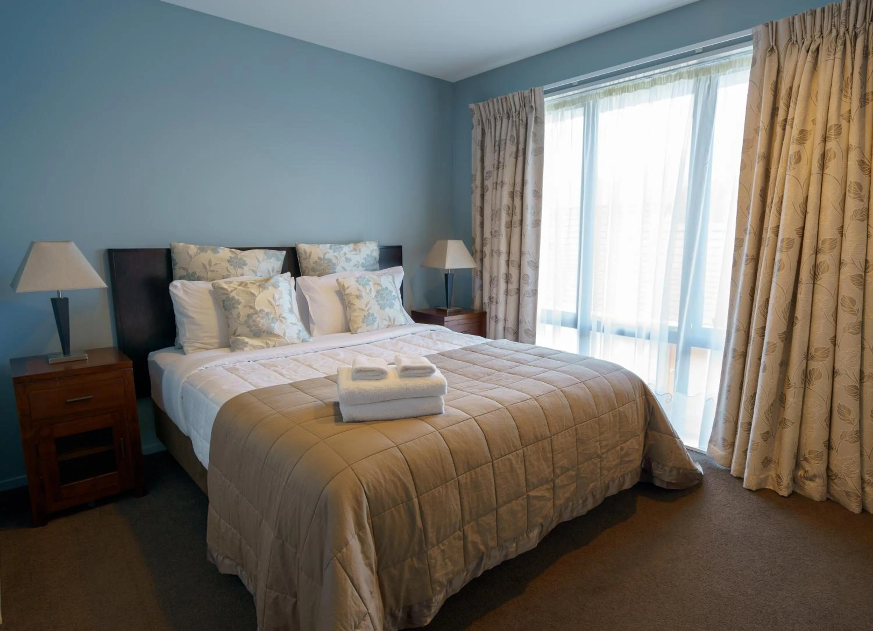 Bedroom, Bed in Apartments 118