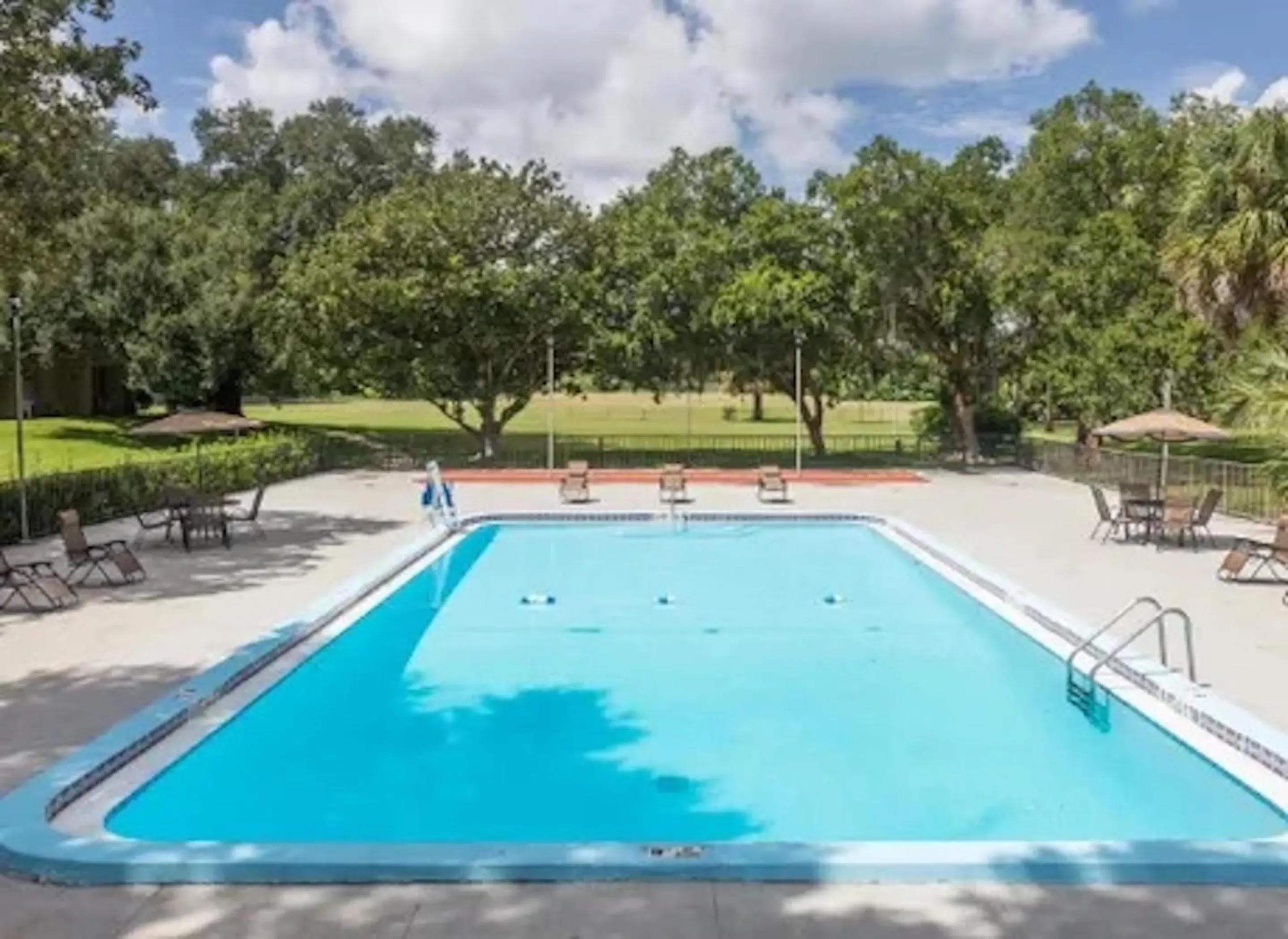 Swimming pool in Studio 6 Ocala, FL Swimming pool in Studio 6 Ocala, FL
