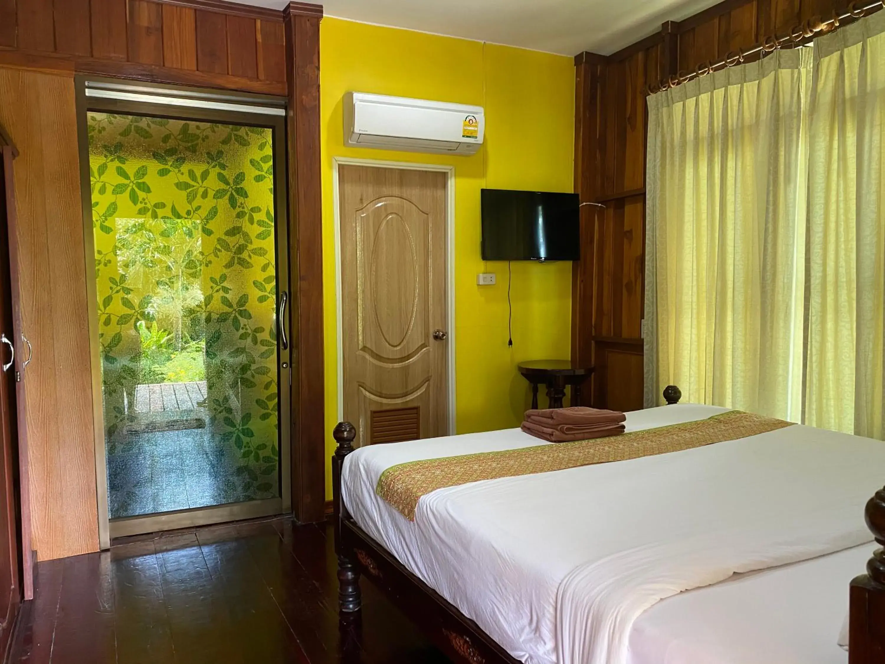 Bedroom, Bed in Tharathip Resort Koh Phangan - SHA Plus Bedroom, Bed in Tharathip Resort Koh Phangan - SHA Plus