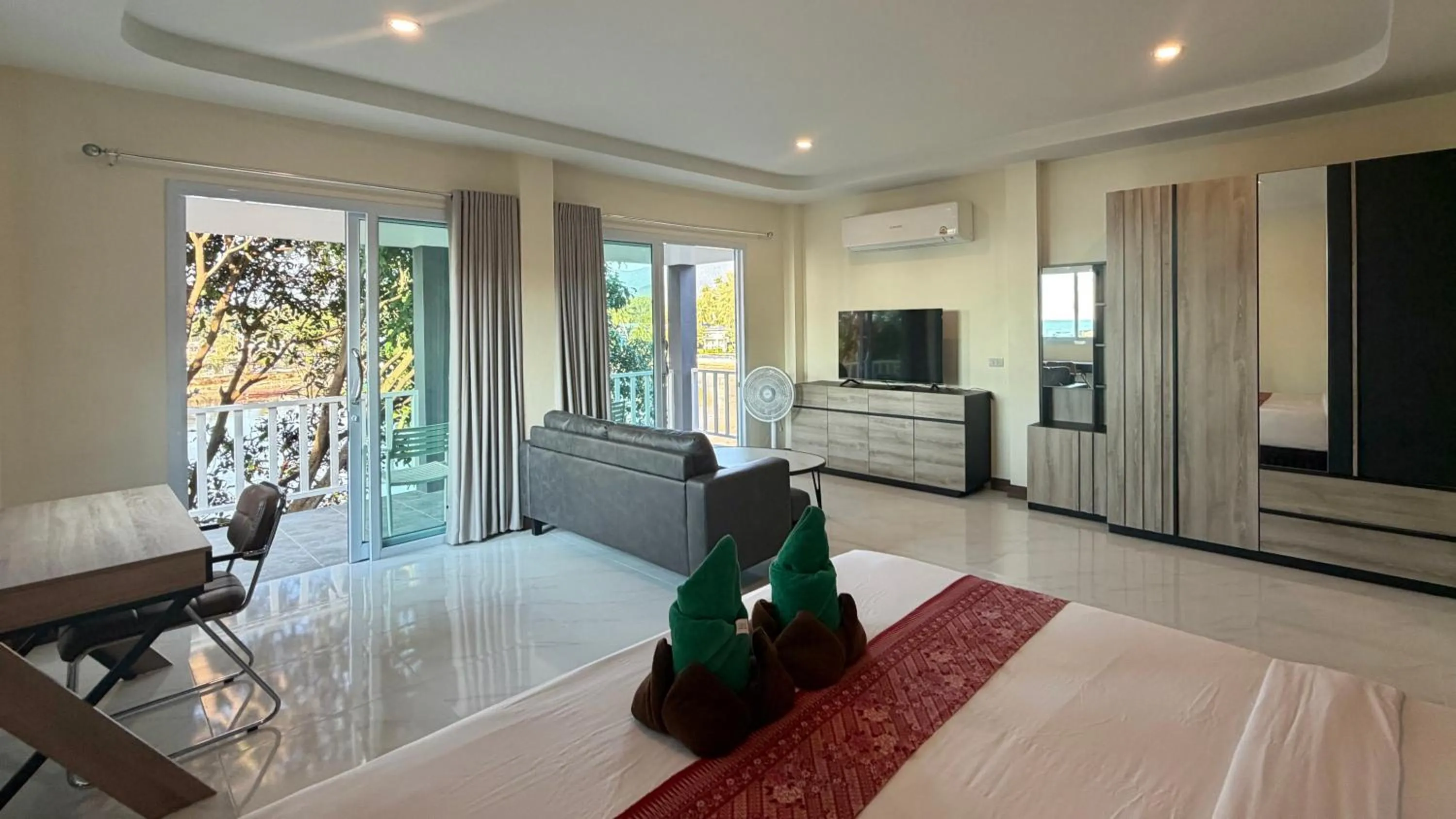 Seating area, Bed in Tharathip Resort Koh Phangan - SHA Plus