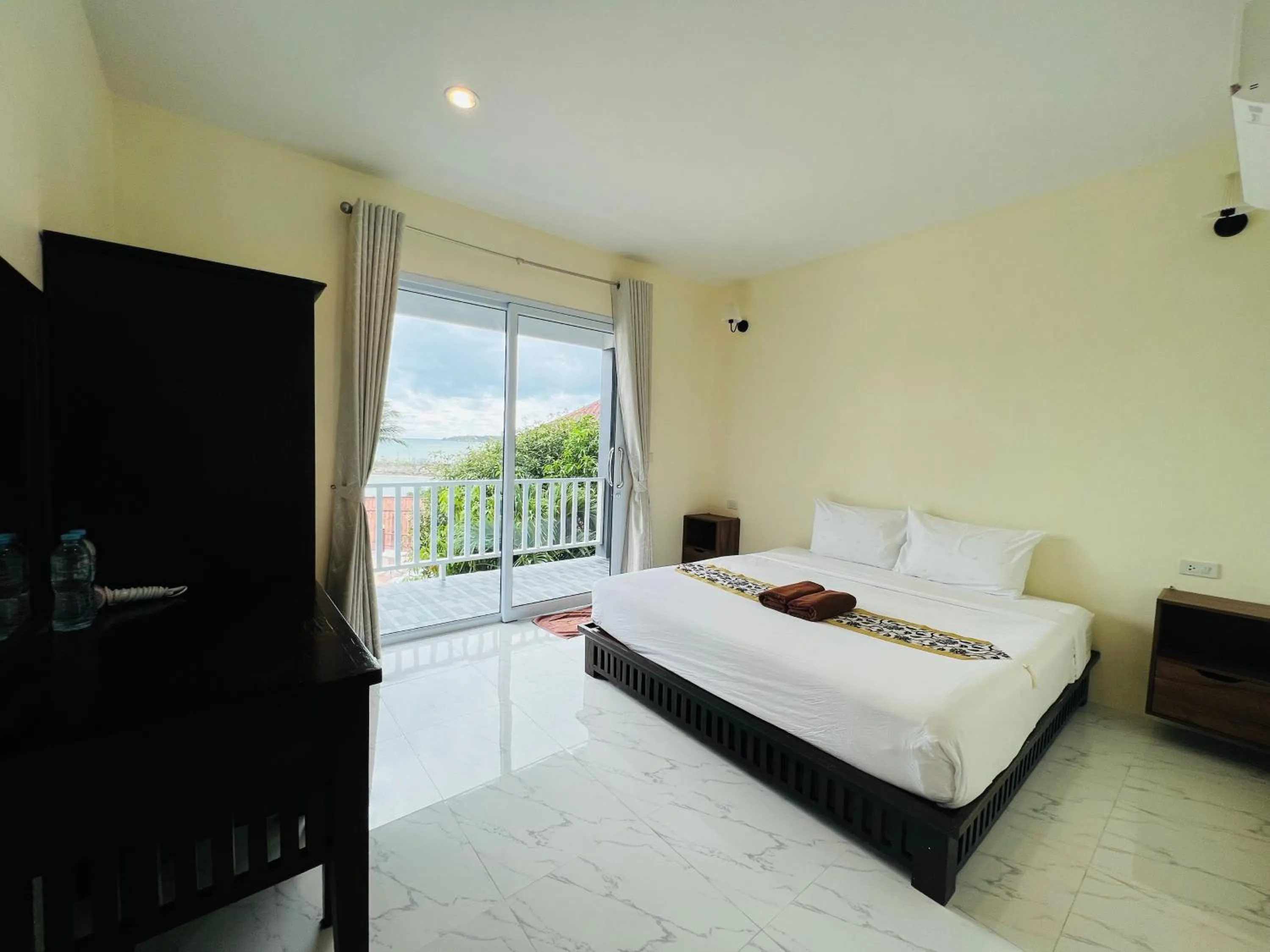 Bedroom, Bed in Tharathip Resort Koh Phangan - SHA Plus