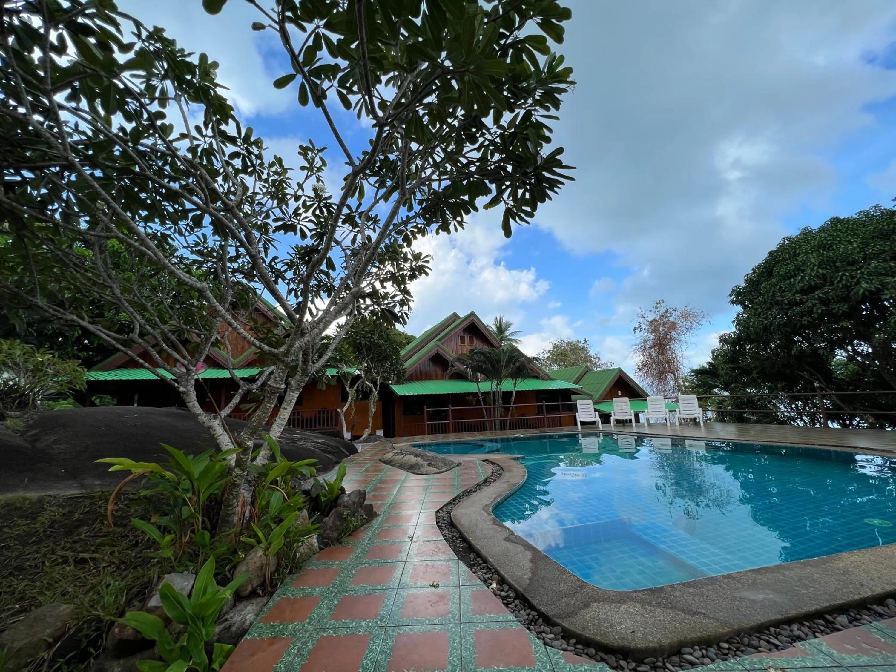 Pool view in Tharathip Resort Koh Phangan - SHA Plus