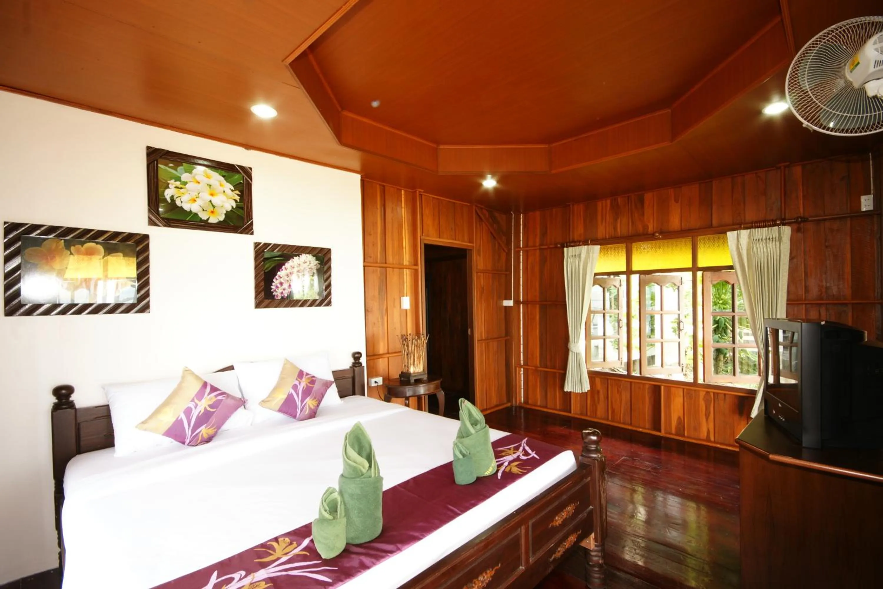 Bedroom, Bed in Tharathip Resort Koh Phangan - SHA Plus