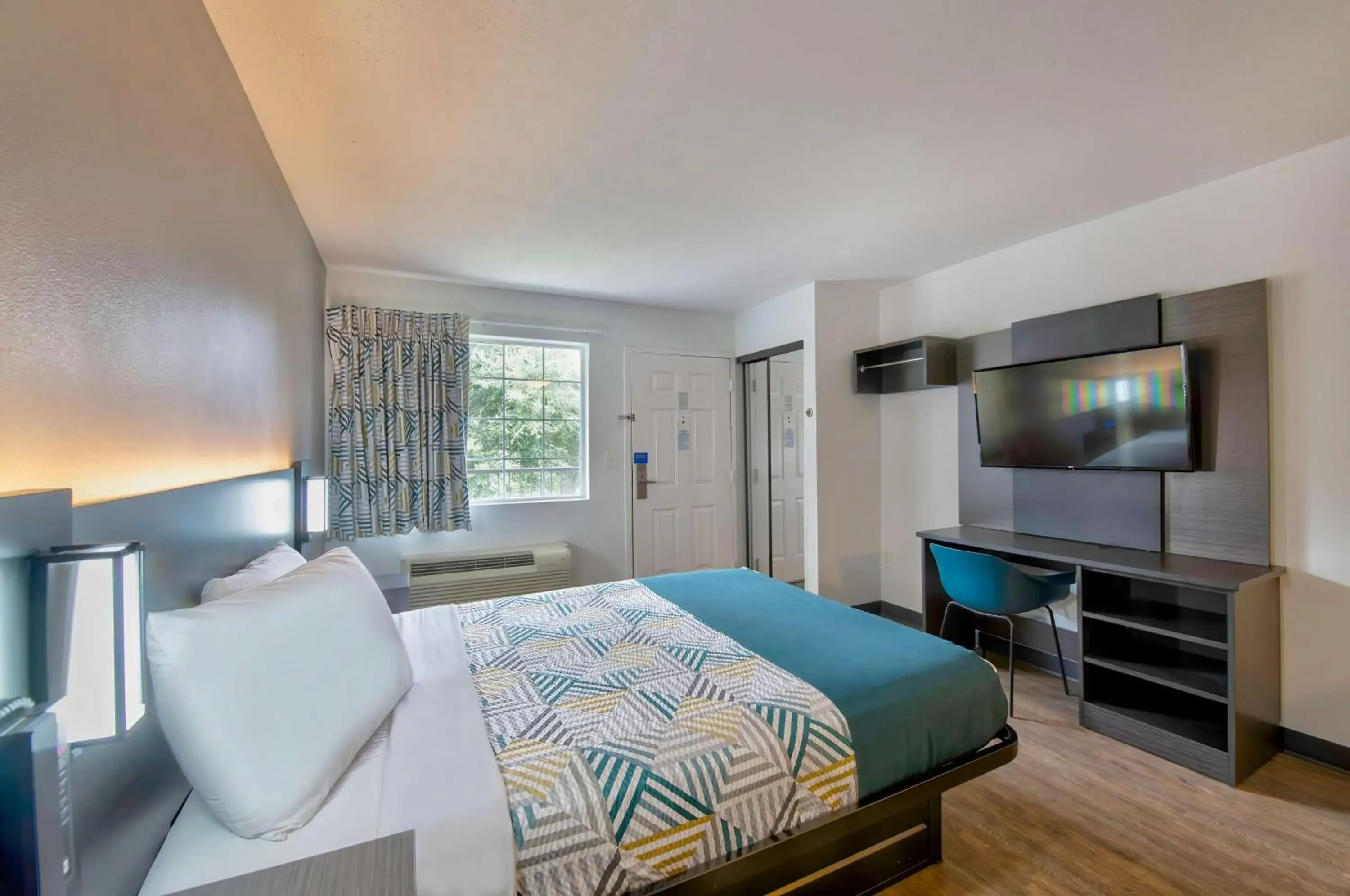 Bedroom, Bed in Studio 6-Pascagoula, MS Bedroom, Bed in Studio 6-Pascagoula, MS