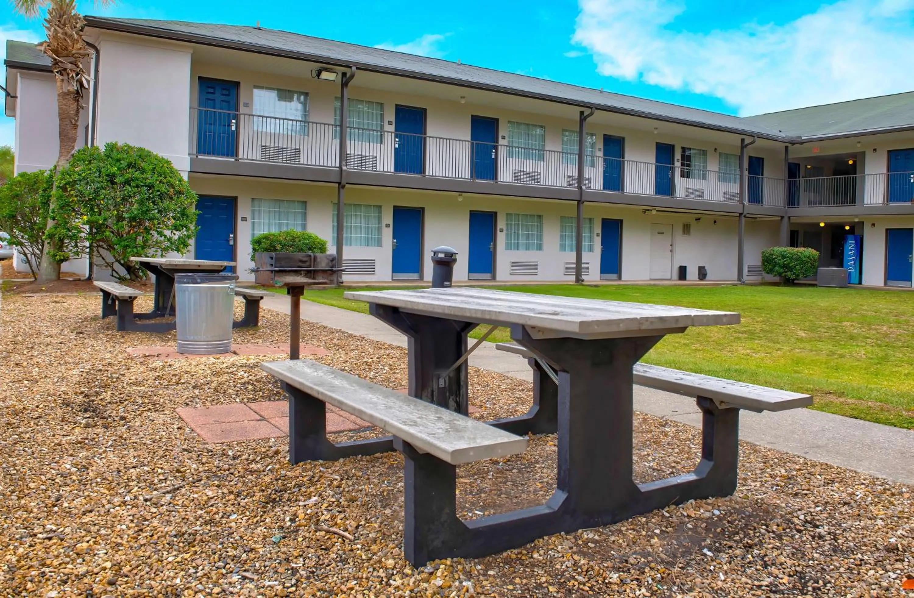 Property building in Studio 6-Pascagoula, MS