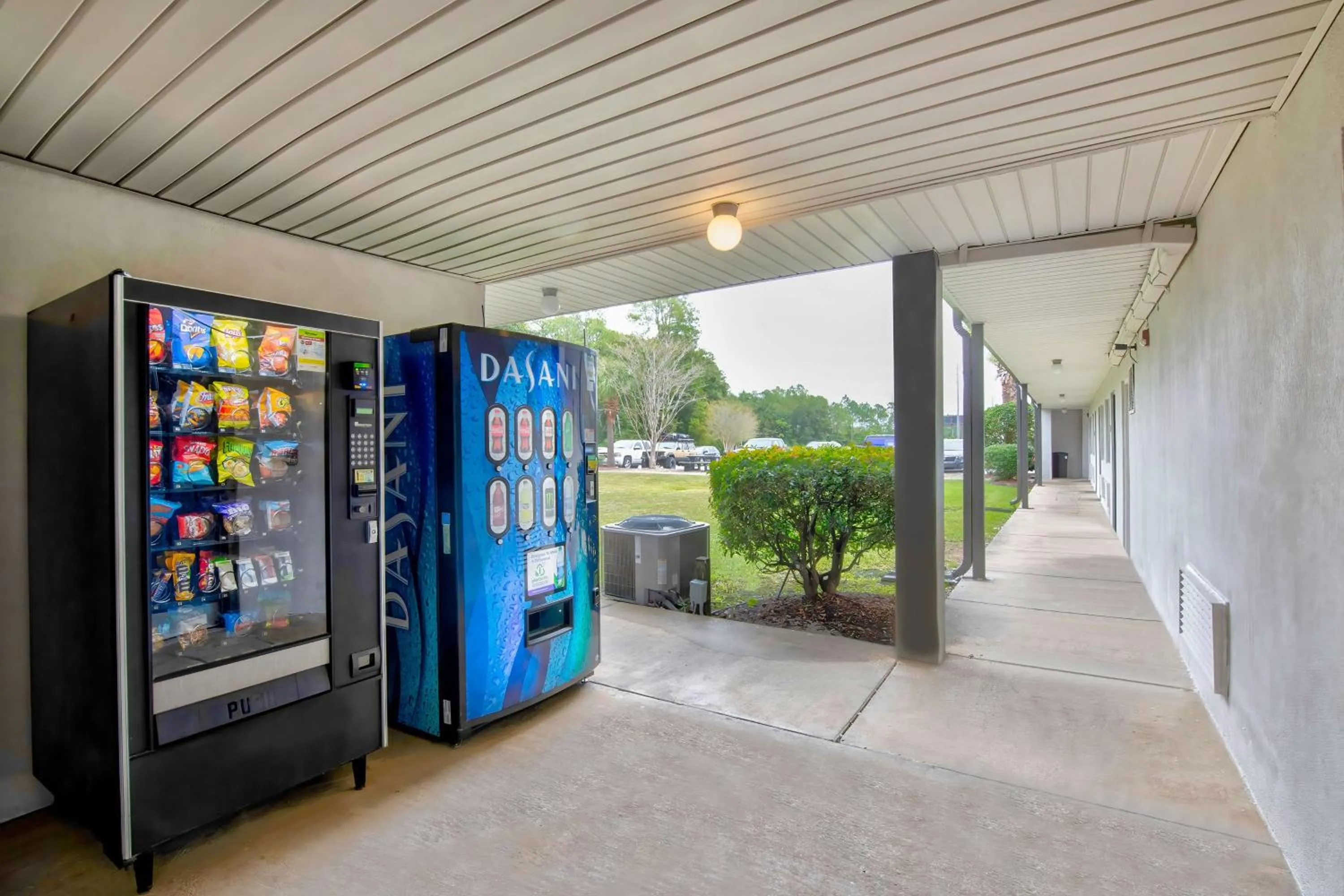 Property building in Studio 6-Pascagoula, MS