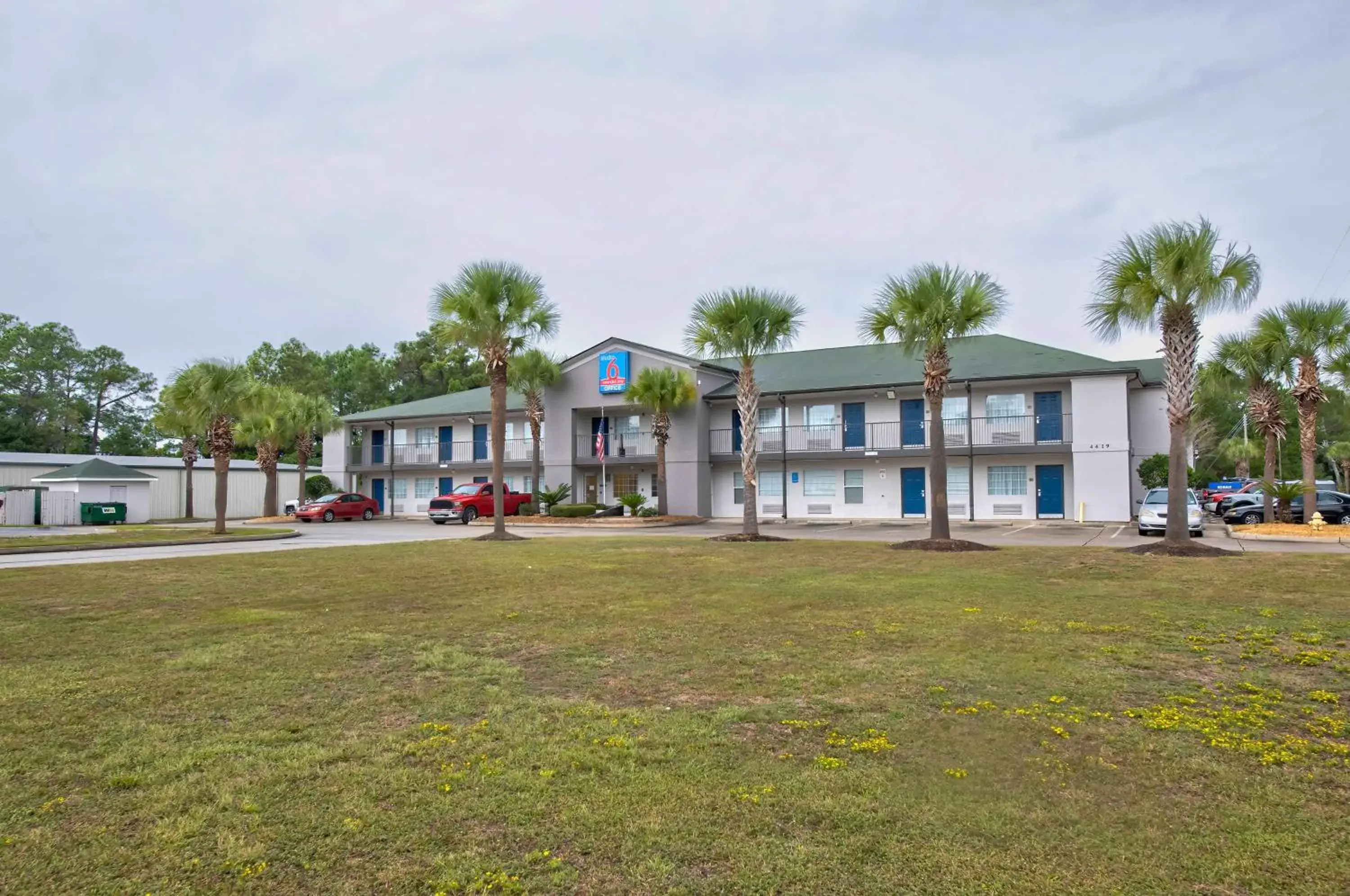 Property building in Studio 6-Pascagoula, MS Property building in Studio 6-Pascagoula, MS