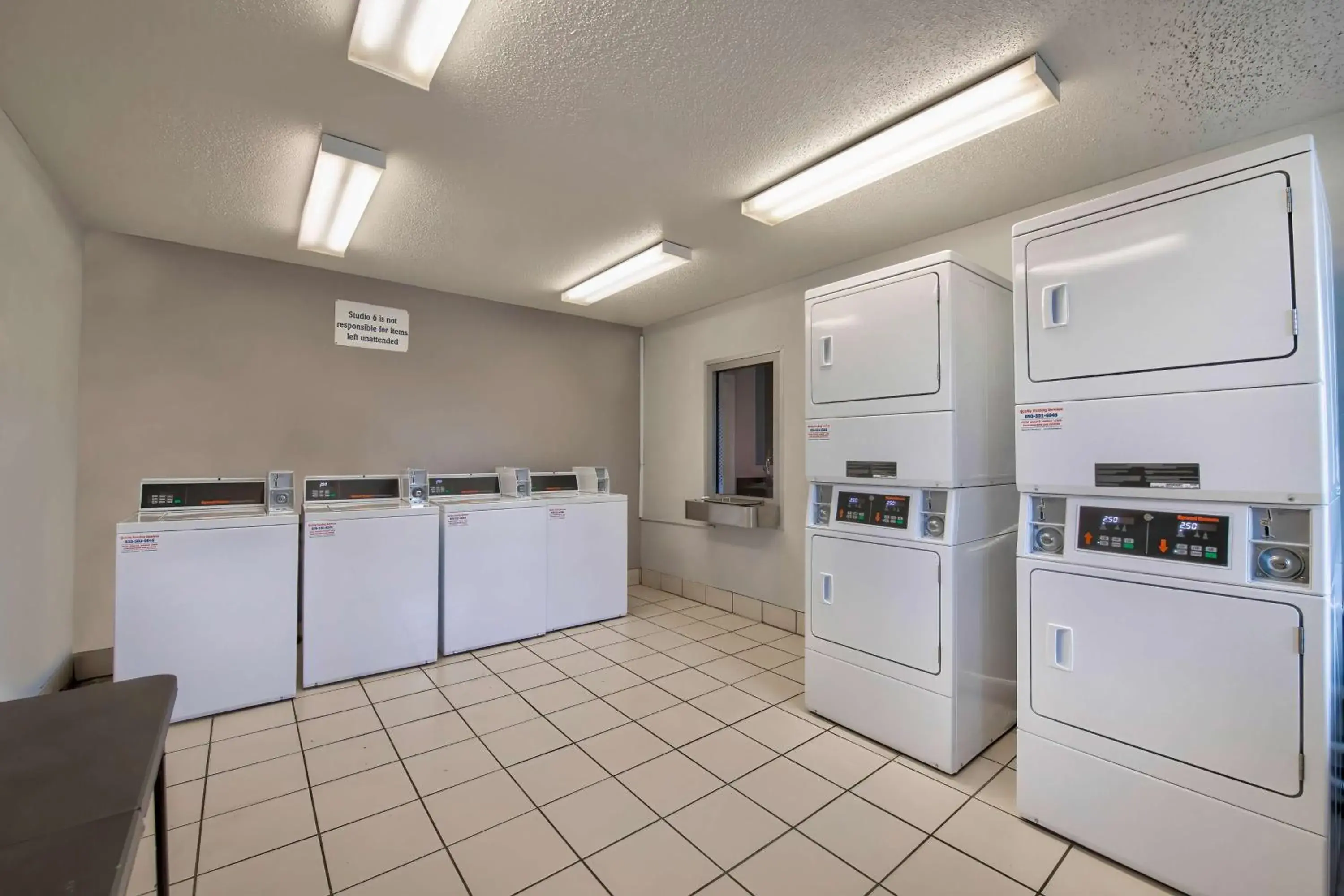 Property building in Studio 6-Pascagoula, MS Property building in Studio 6-Pascagoula, MS