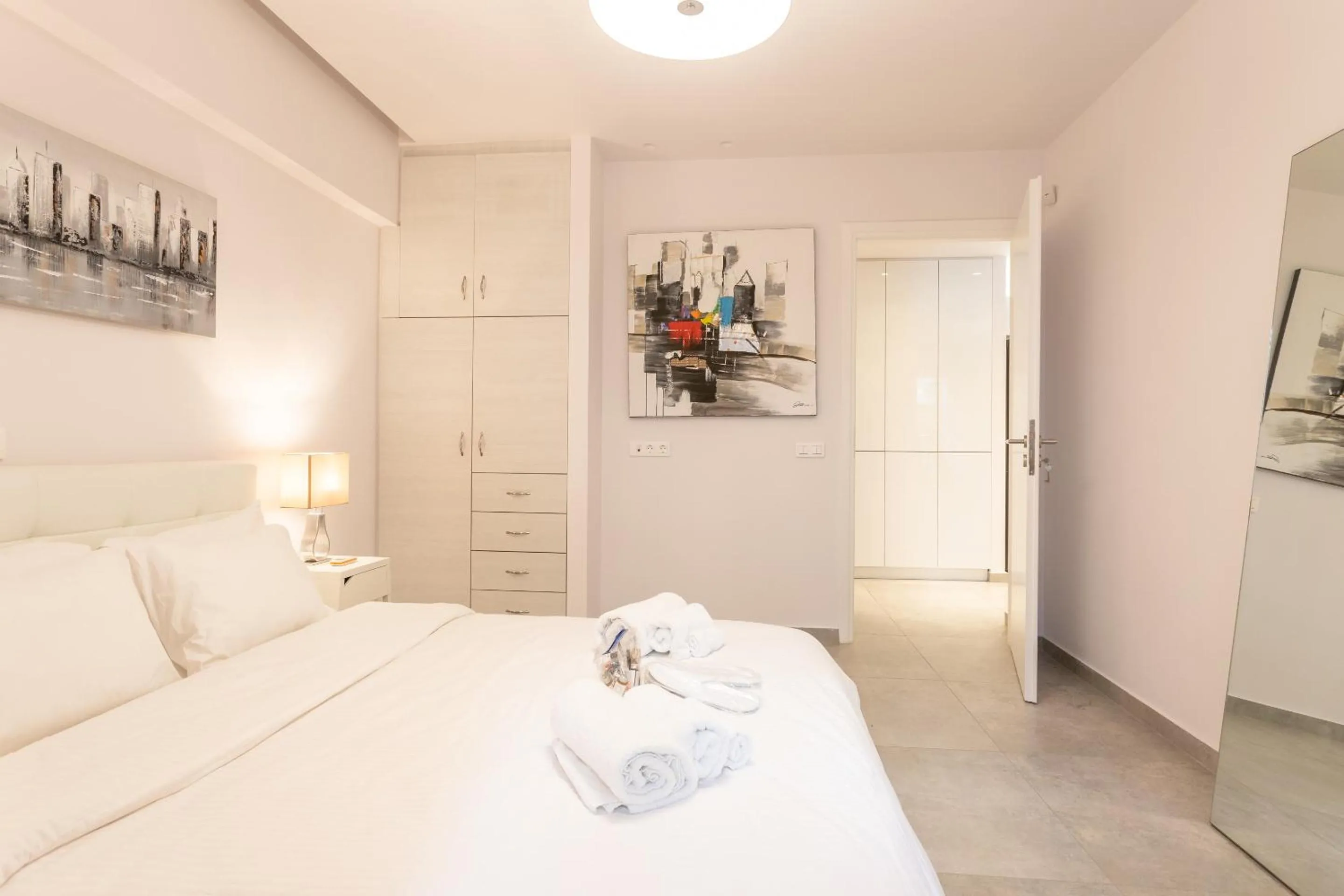 Bed in Stadium 1bdr HiEnd quiet Flat Top Location