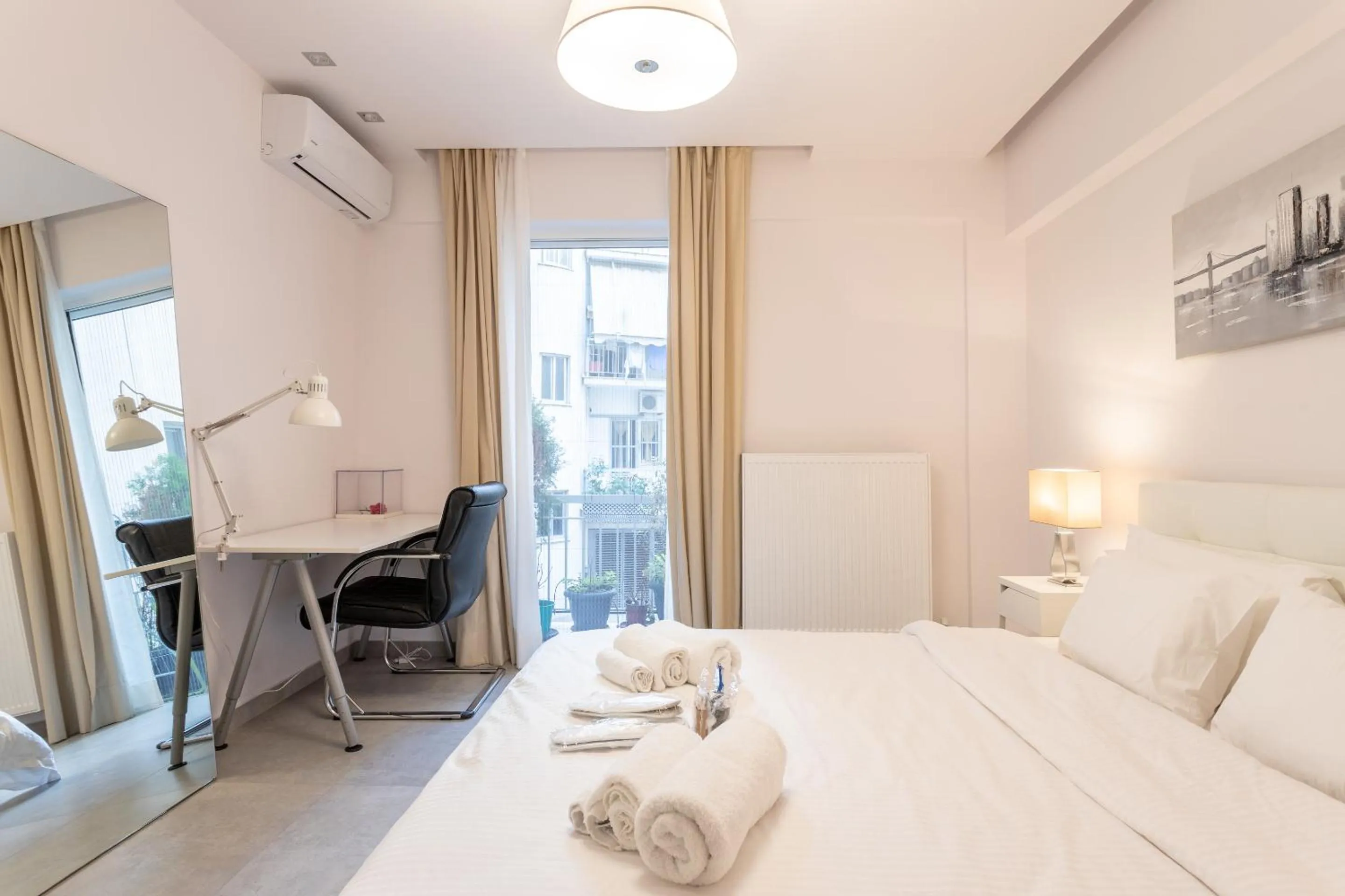 Bed in Stadium 1bdr HiEnd quiet Flat Top Location