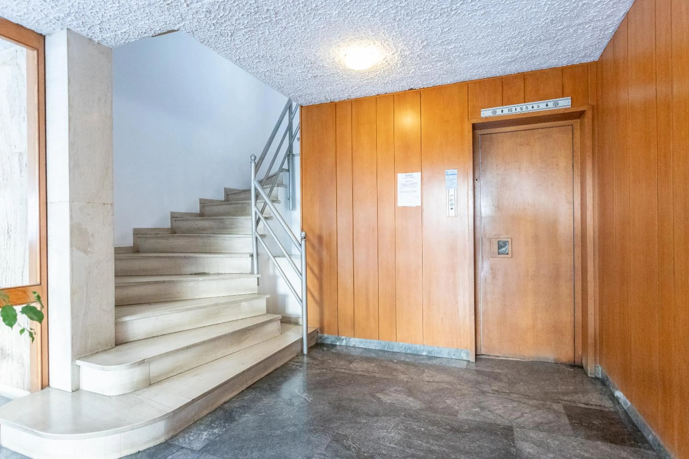 Stadium 1bdr HiEnd quiet Flat Top Location