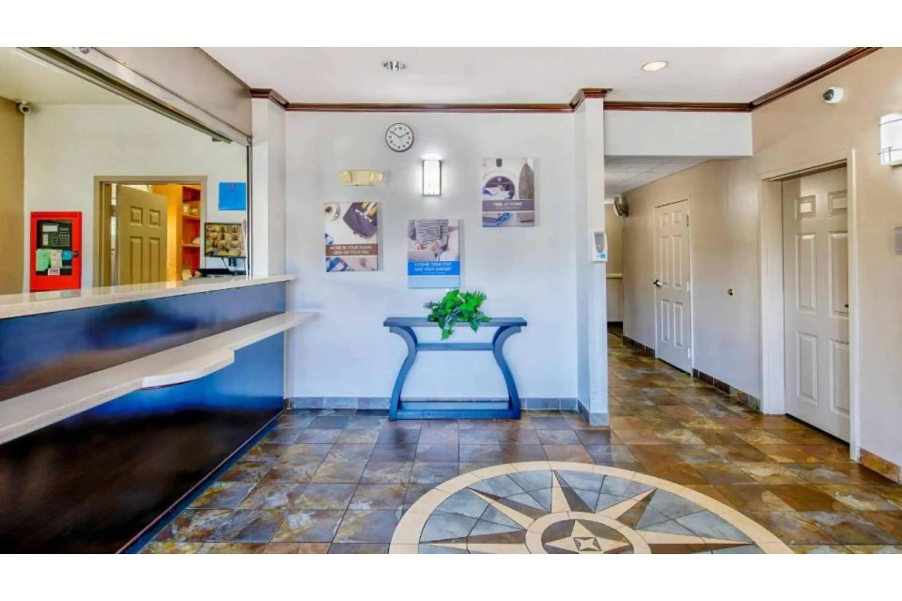 Lobby or reception in OYO Townhouse Beaumont Medical Center Area