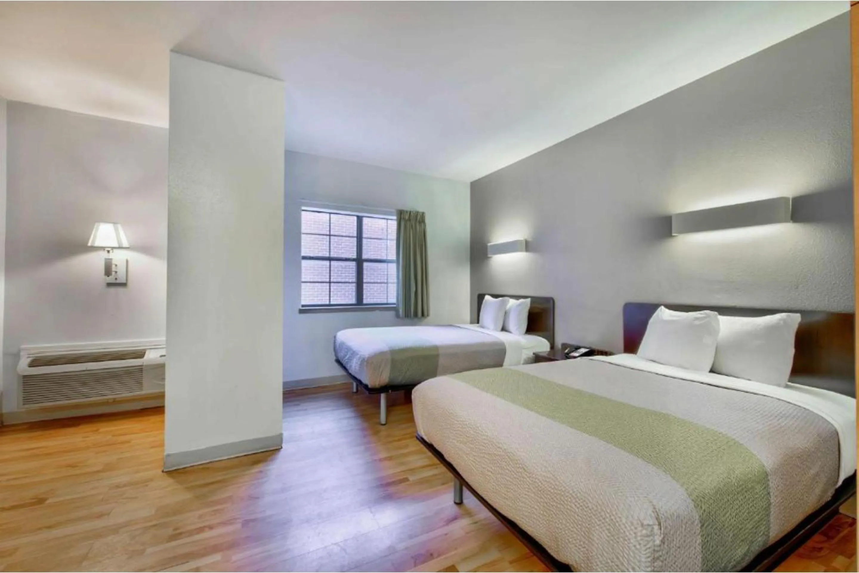 Bedroom, Bed in Studio 6 Beaumont, TX