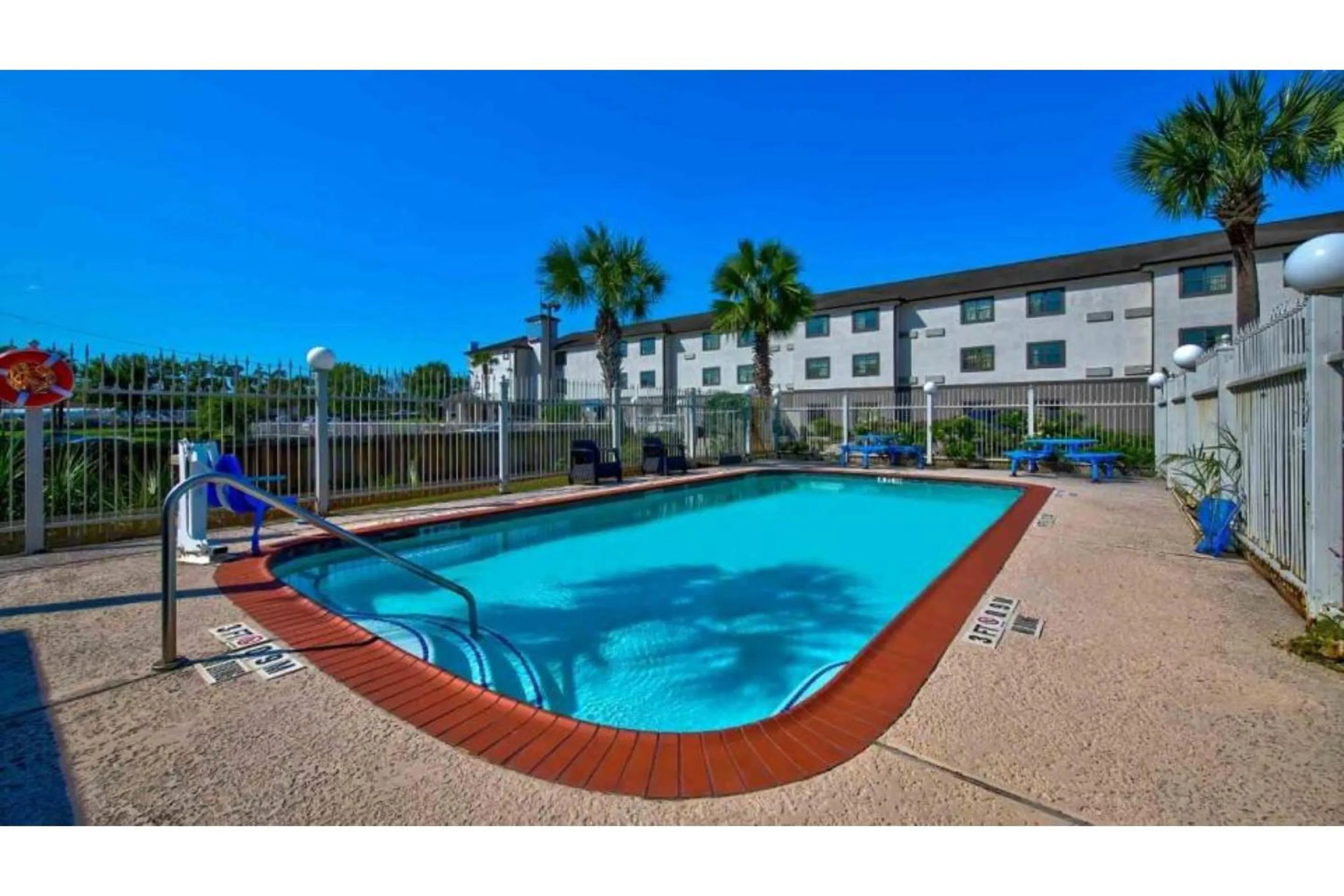 Swimming pool in OYO Townhouse Beaumont Medical Center Area