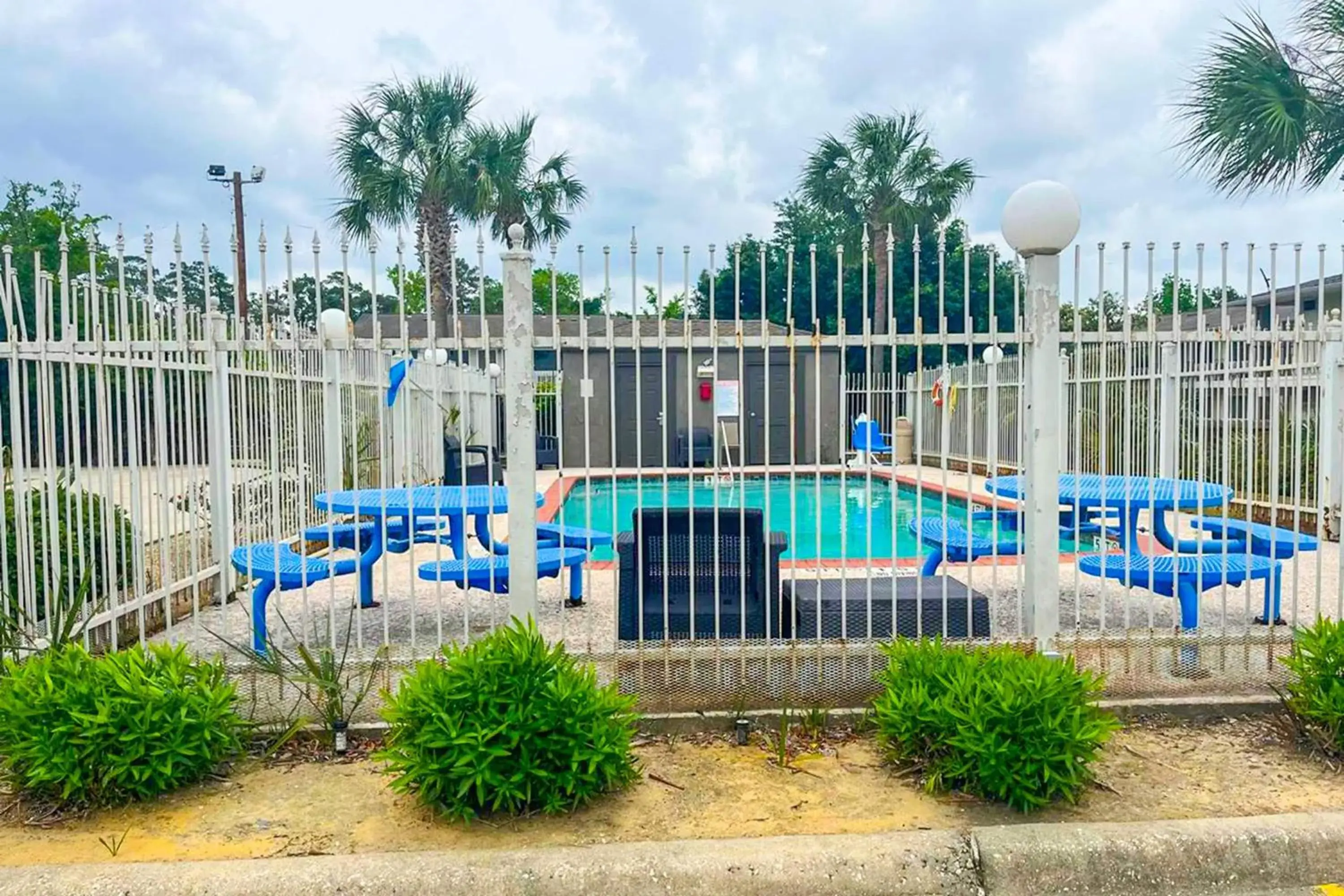Facade/entrance in OYO Townhouse Beaumont Medical Center Area Facade/entrance in OYO Townhouse Beaumont Medical Center Area