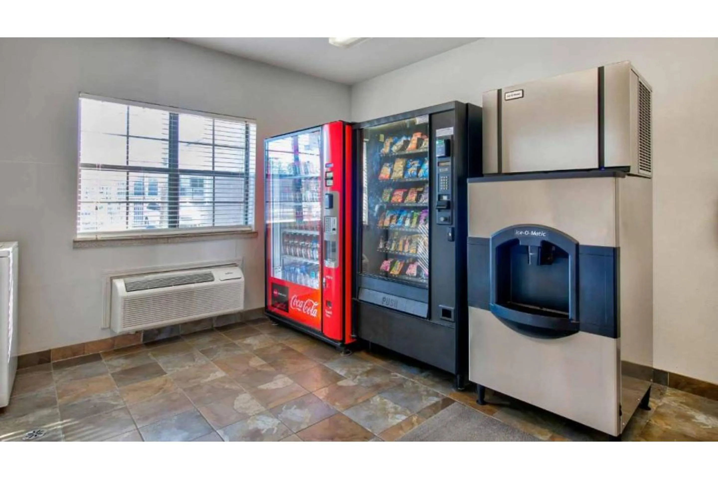 vending machine in Studio 6 Beaumont, TX