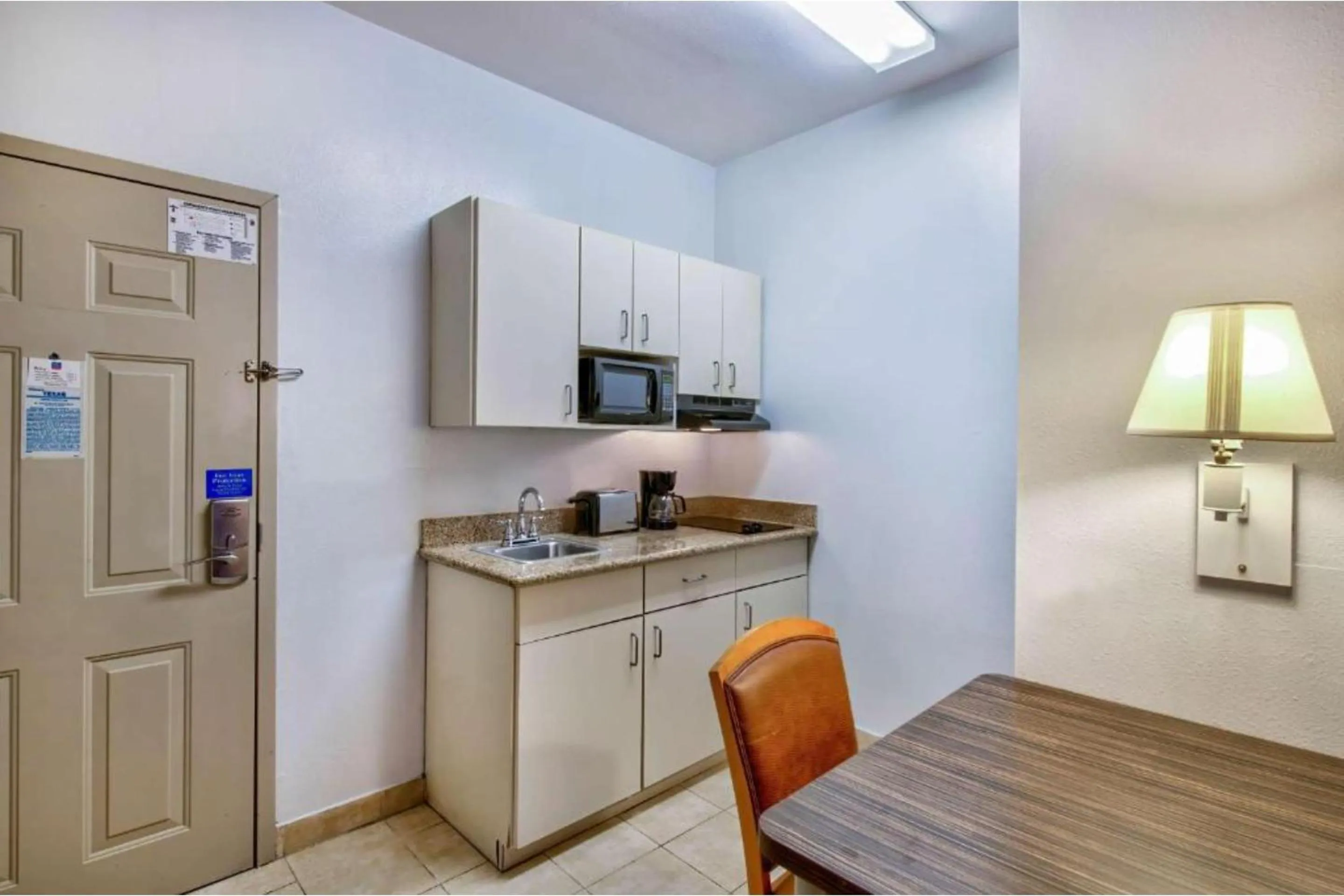 Bedroom in OYO Townhouse Beaumont Medical Center Area