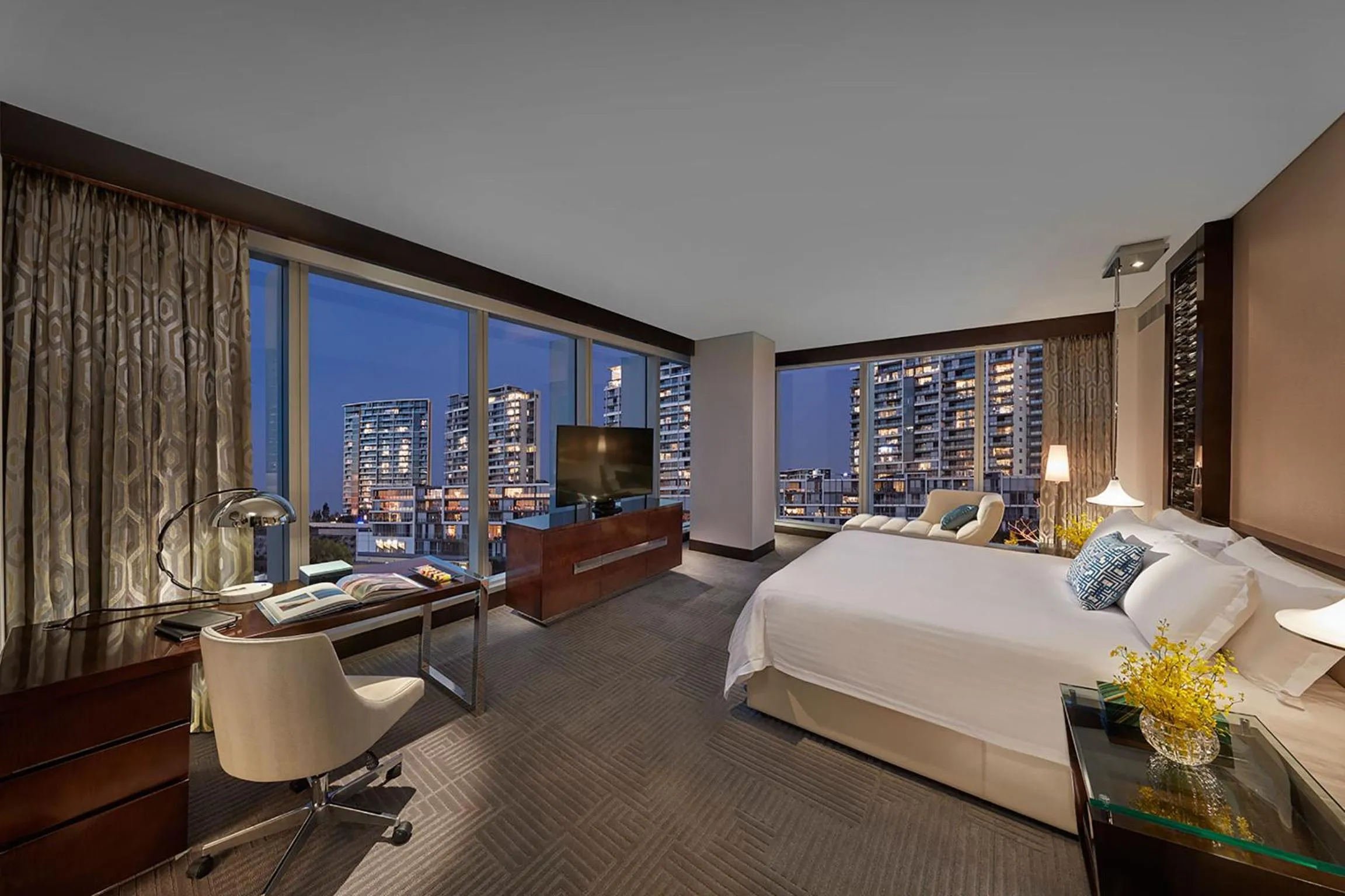 Bedroom, Bed in Crown Towers Perth