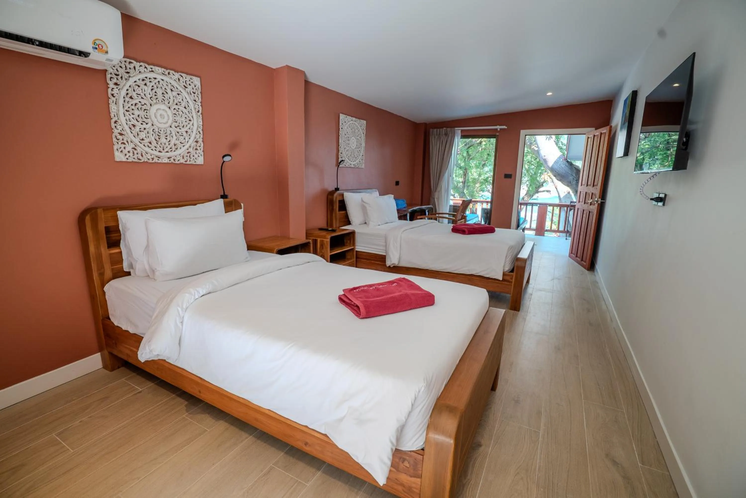 Bedroom, Bed in Crystal Bay Yacht Club Beach Resort