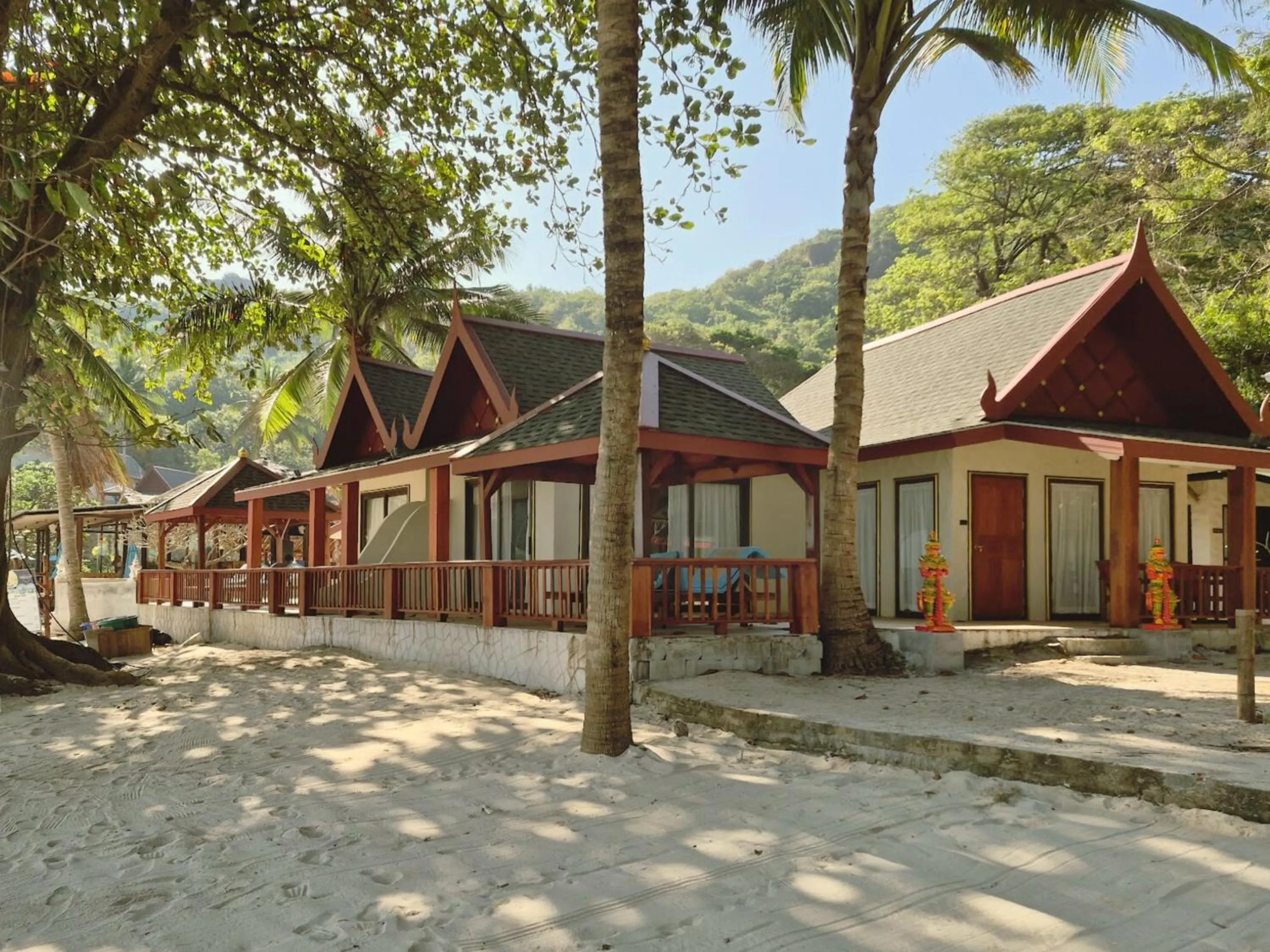 Photo of the whole room in Crystal Bay Yacht Club Beach Resort